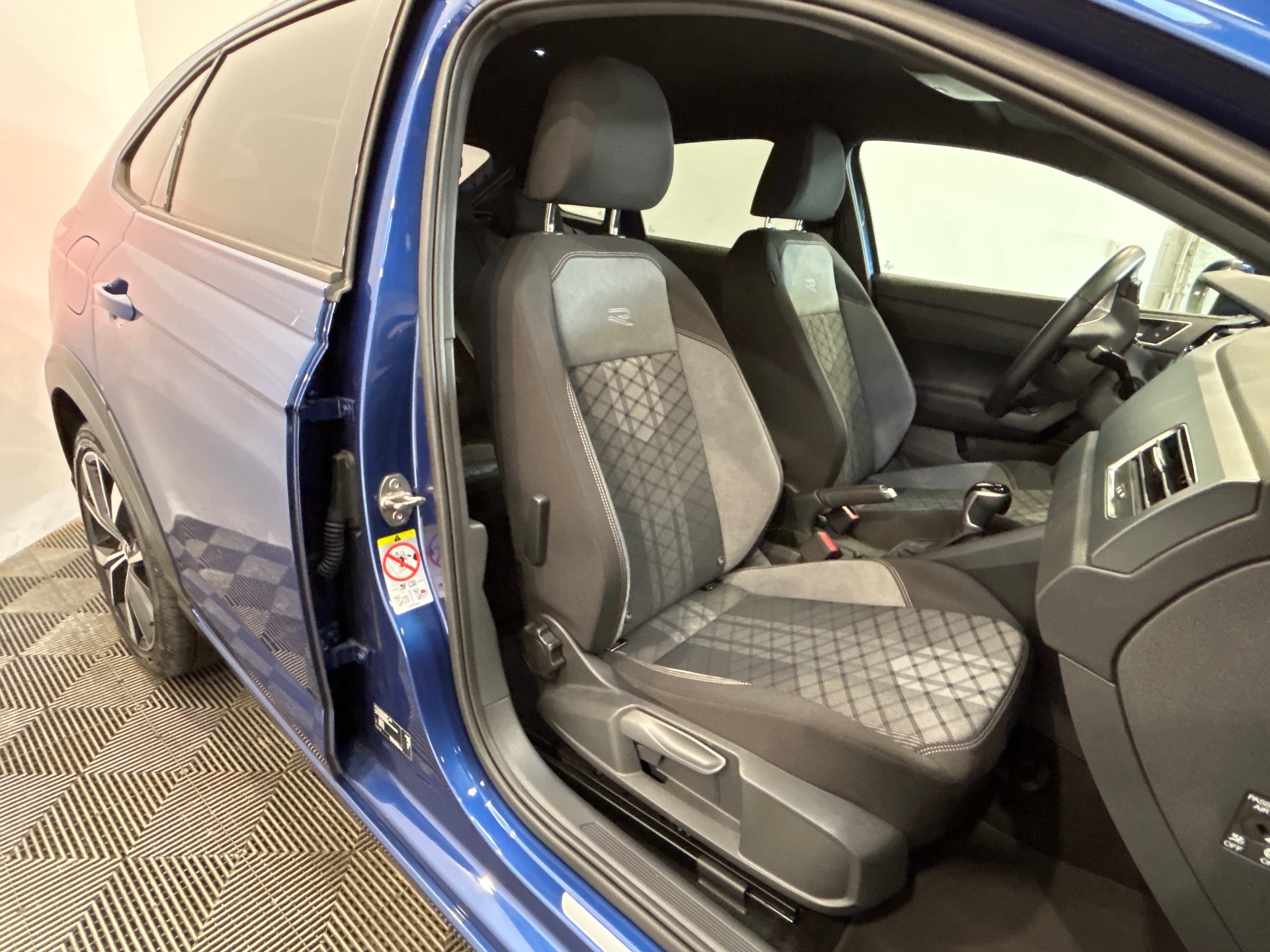 VOLKSWAGEN TAIGO R-Line Edition 1.0 TSI 116 DSG