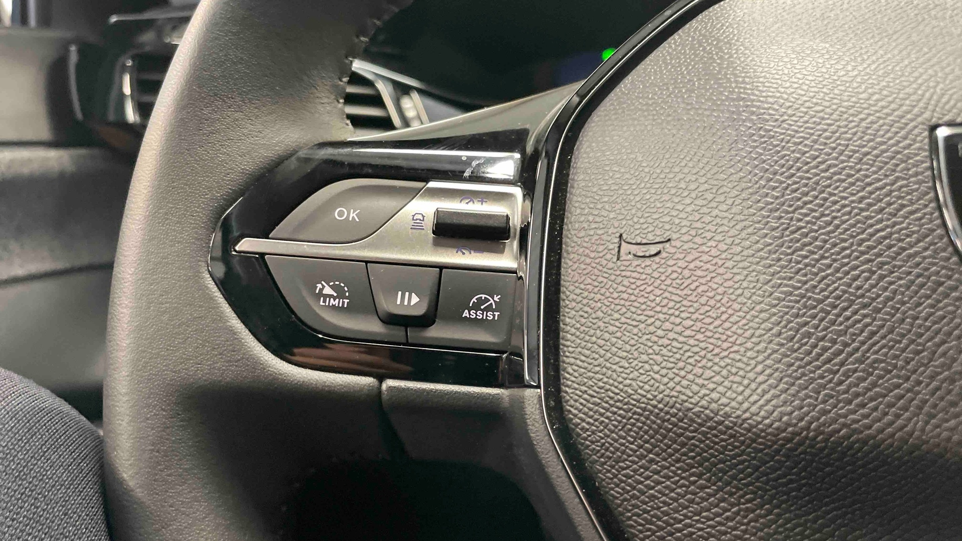 PEUGEOT 408 Allure Hybrid 145 ch e-DCS6