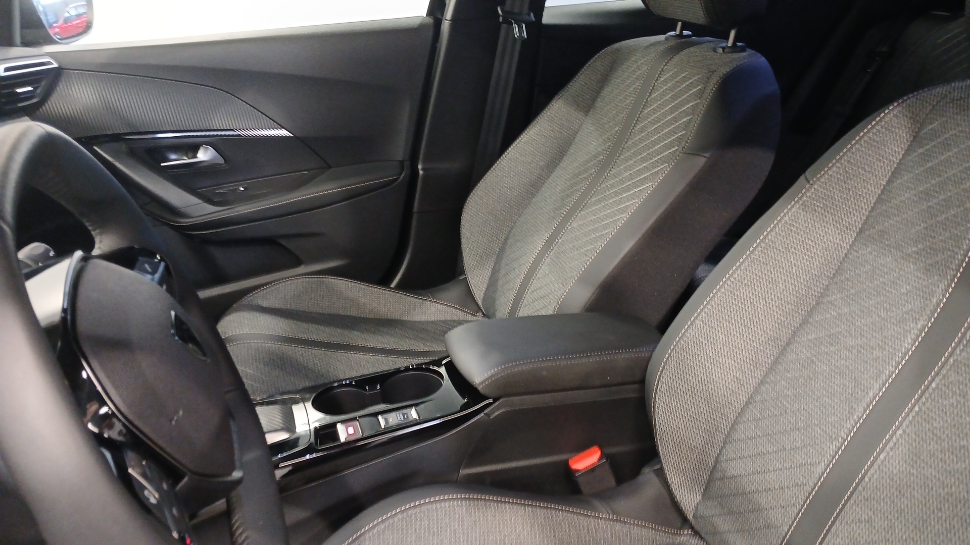PEUGEOT 2008 Allure Hybrid 145 ch e-DCS6