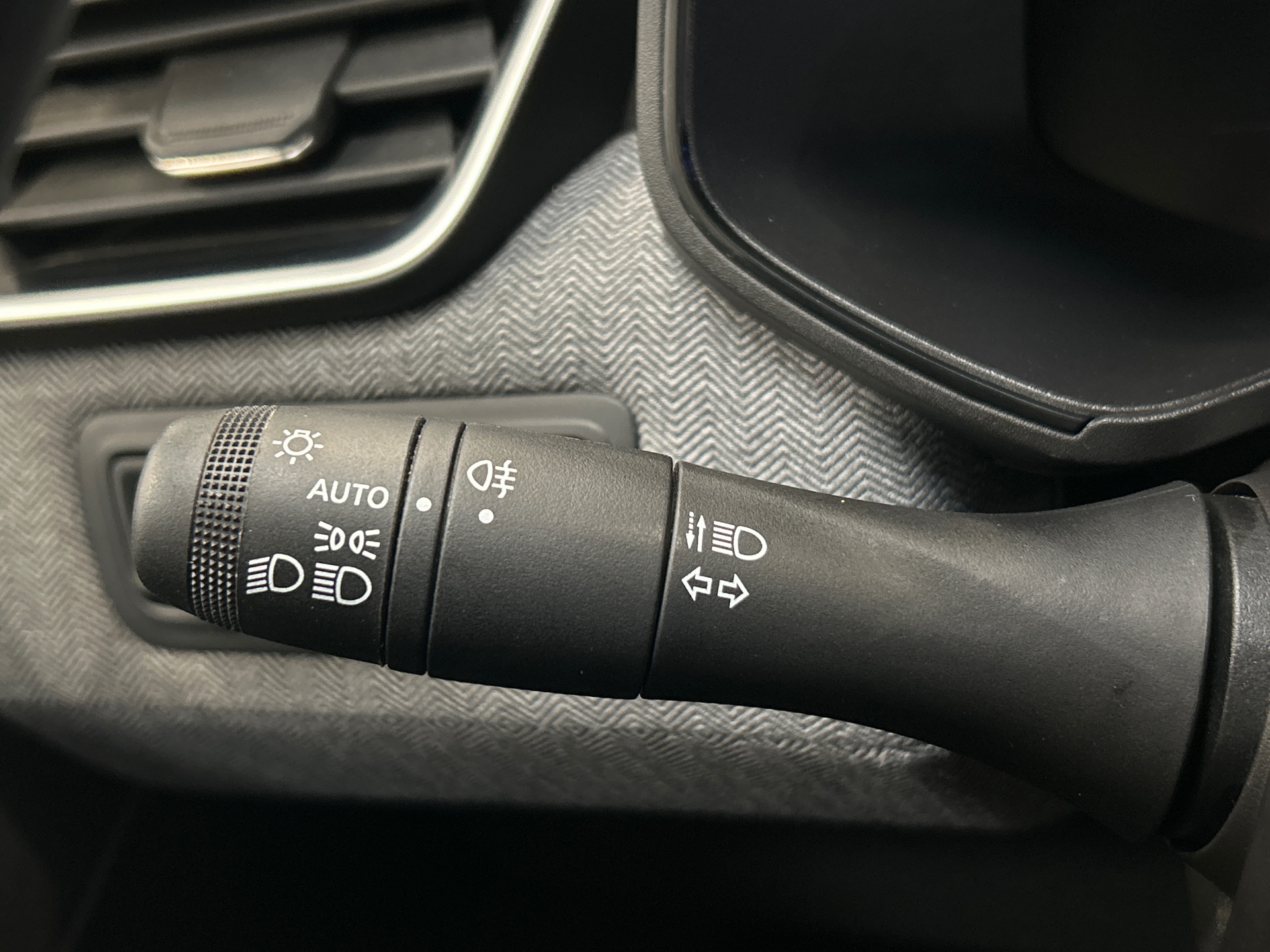 RENAULT CLIO V techno full hybrid E-Tech 145 ch - 24