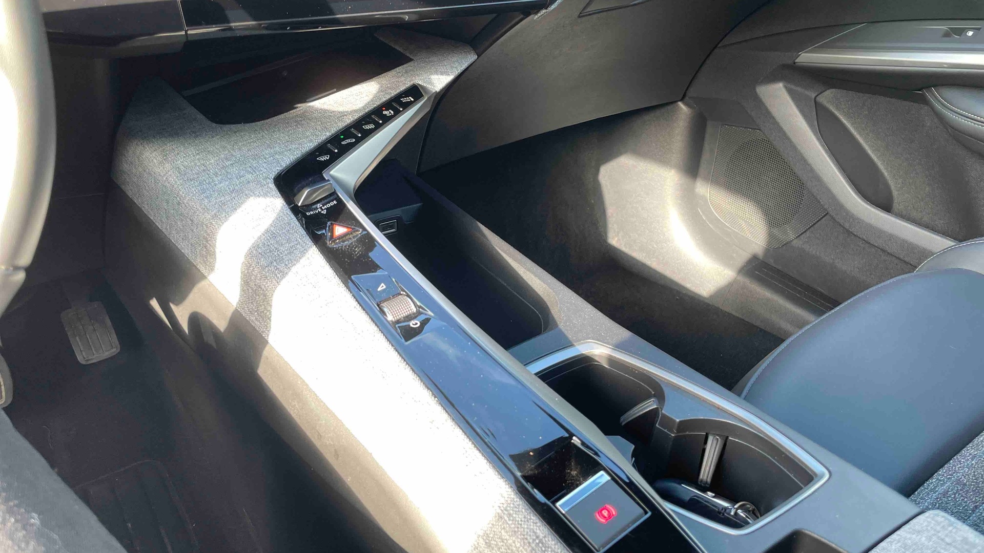 PEUGEOT 3008 Hybrid 145 e-DCS6 Allure