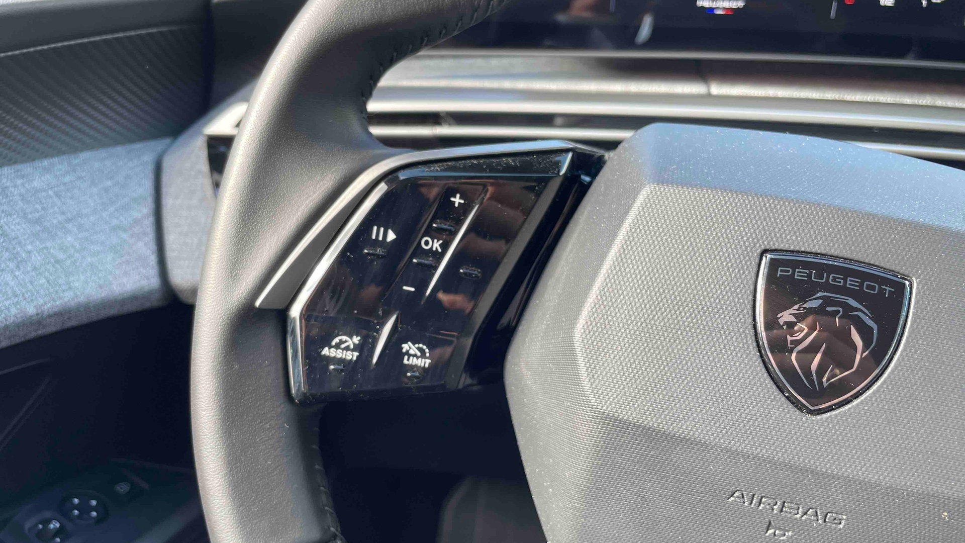 PEUGEOT 3008 Hybrid 145 e-DCS6 Allure