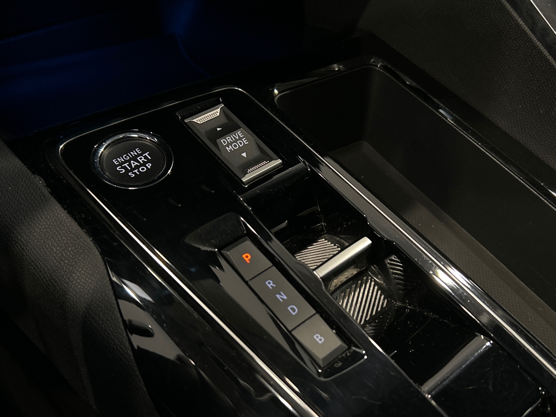 PEUGEOT 3008 Hybrid 180 e-EAT8 Allure Pack