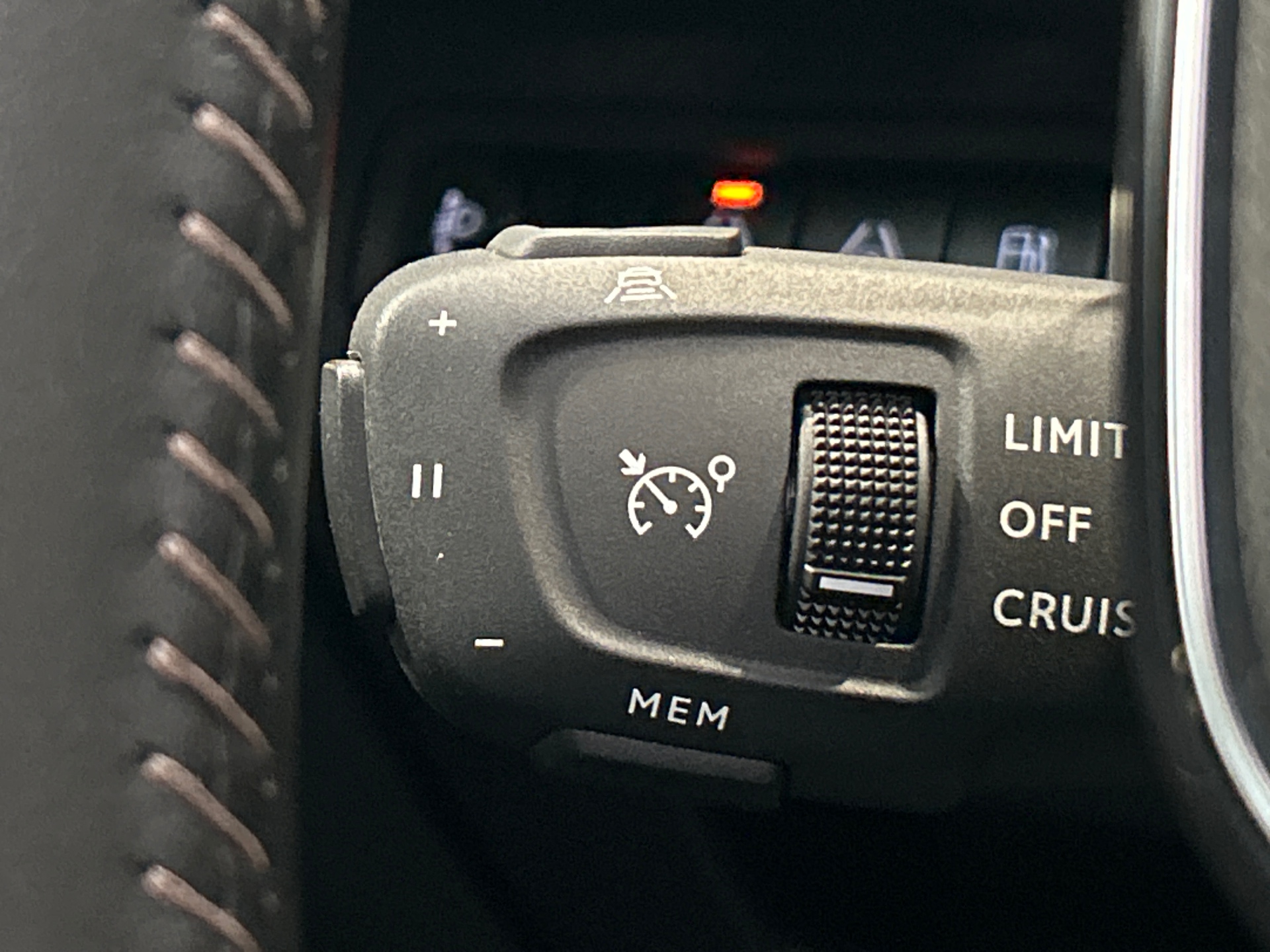 PEUGEOT 3008 Hybrid 180 e-EAT8 Allure Pack