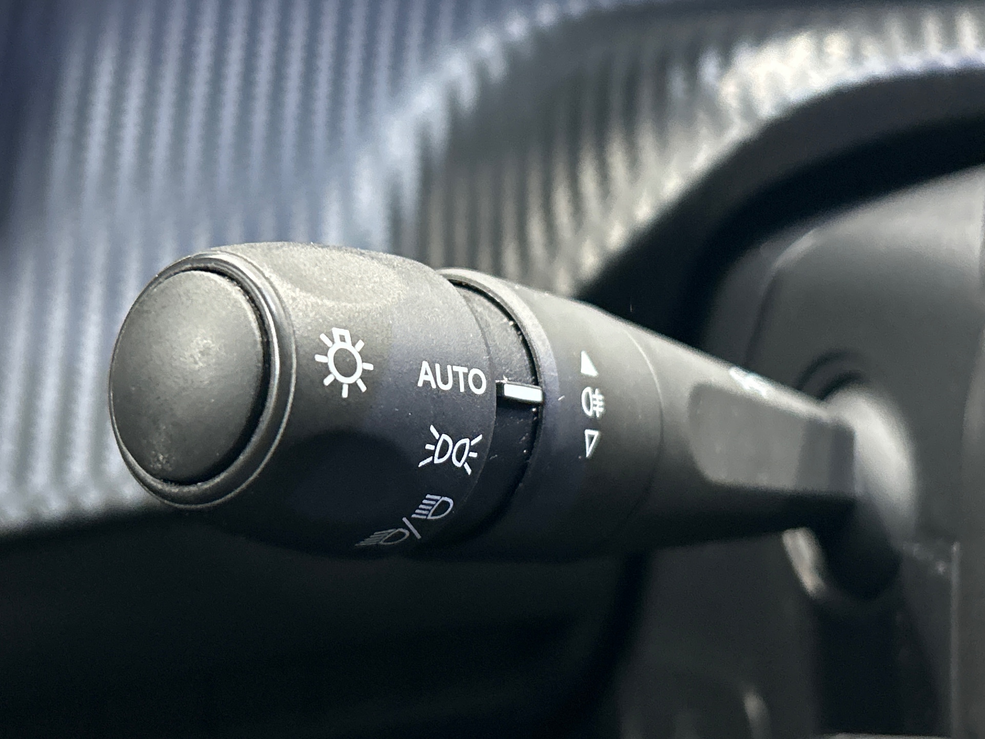PEUGEOT 2008 ALLURE 100 CH BVM6