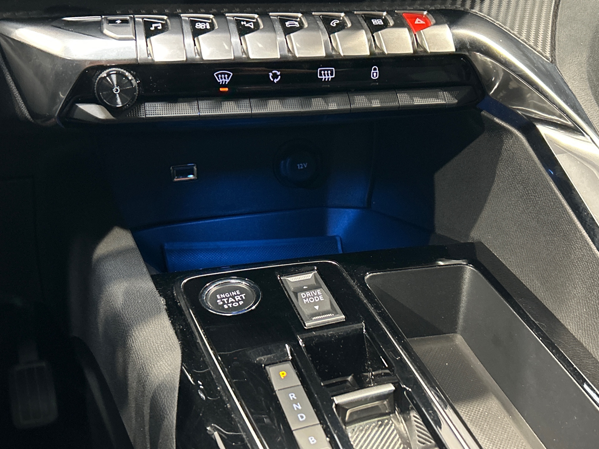 PEUGEOT 3008 Hybrid 180 e-EAT8 Allure Pack