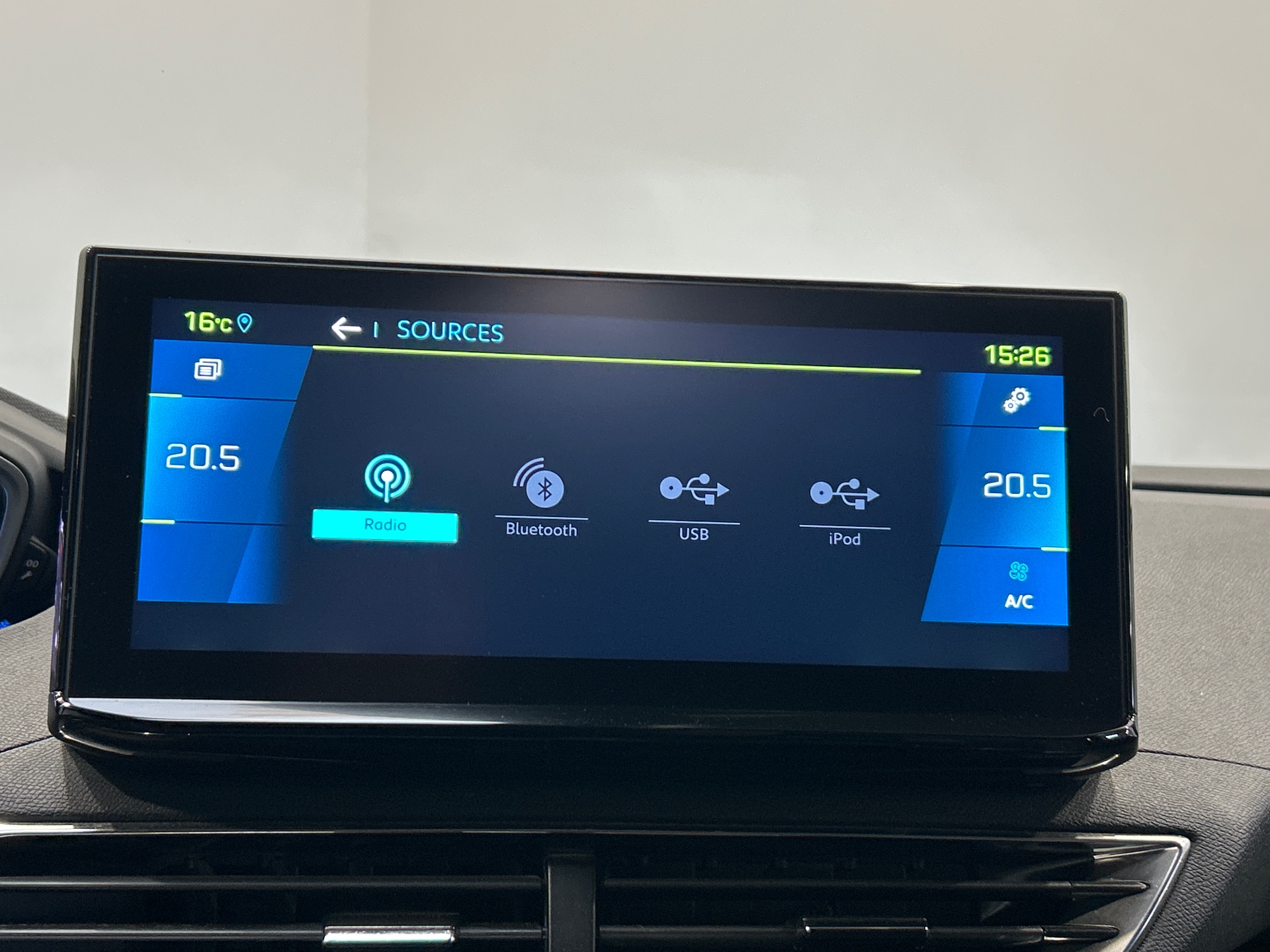 PEUGEOT 3008 Hybrid 180 e-EAT8 Allure Pack