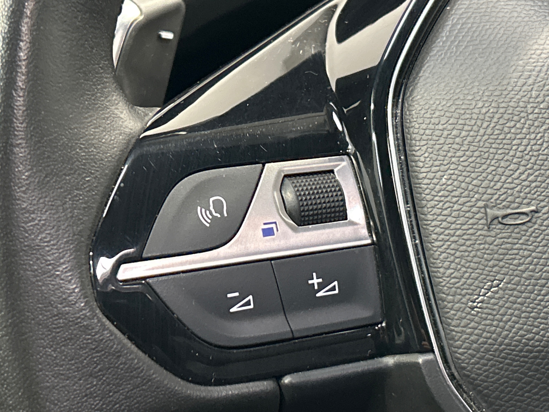 PEUGEOT 3008 Hybrid 180 e-EAT8 Allure Pack