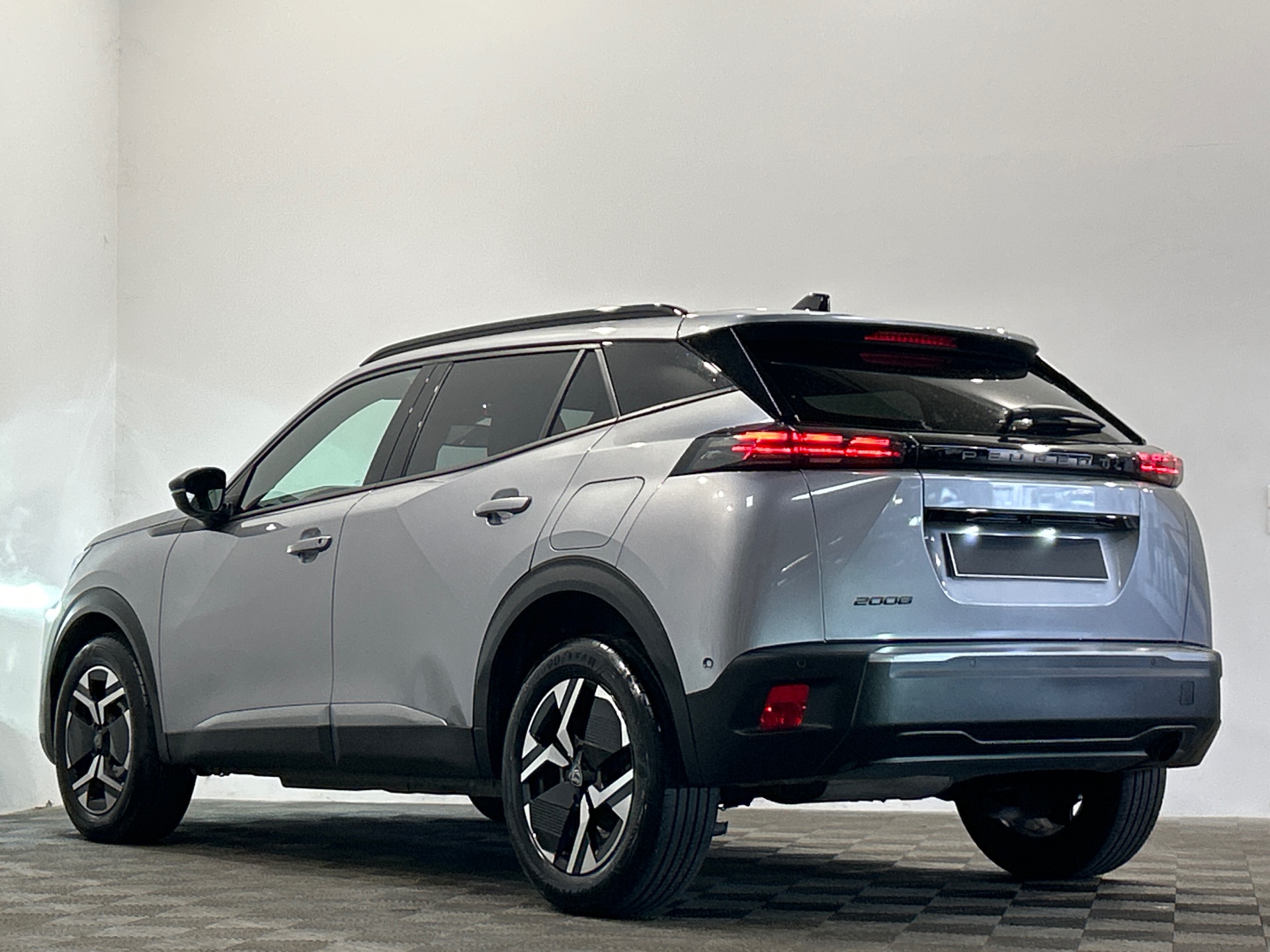 PEUGEOT 2008 ALLURE 100 CH BVM6