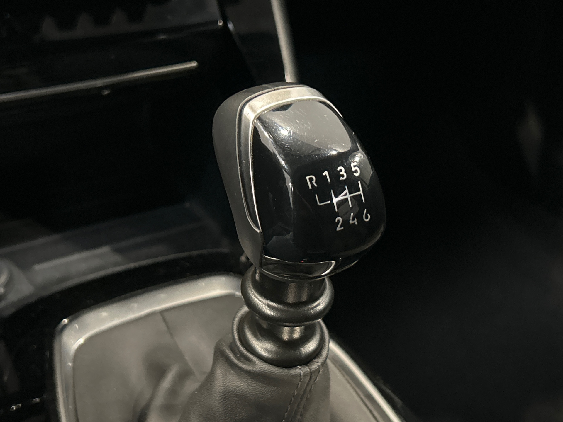 PEUGEOT 2008 ALLURE 100 CH BVM6