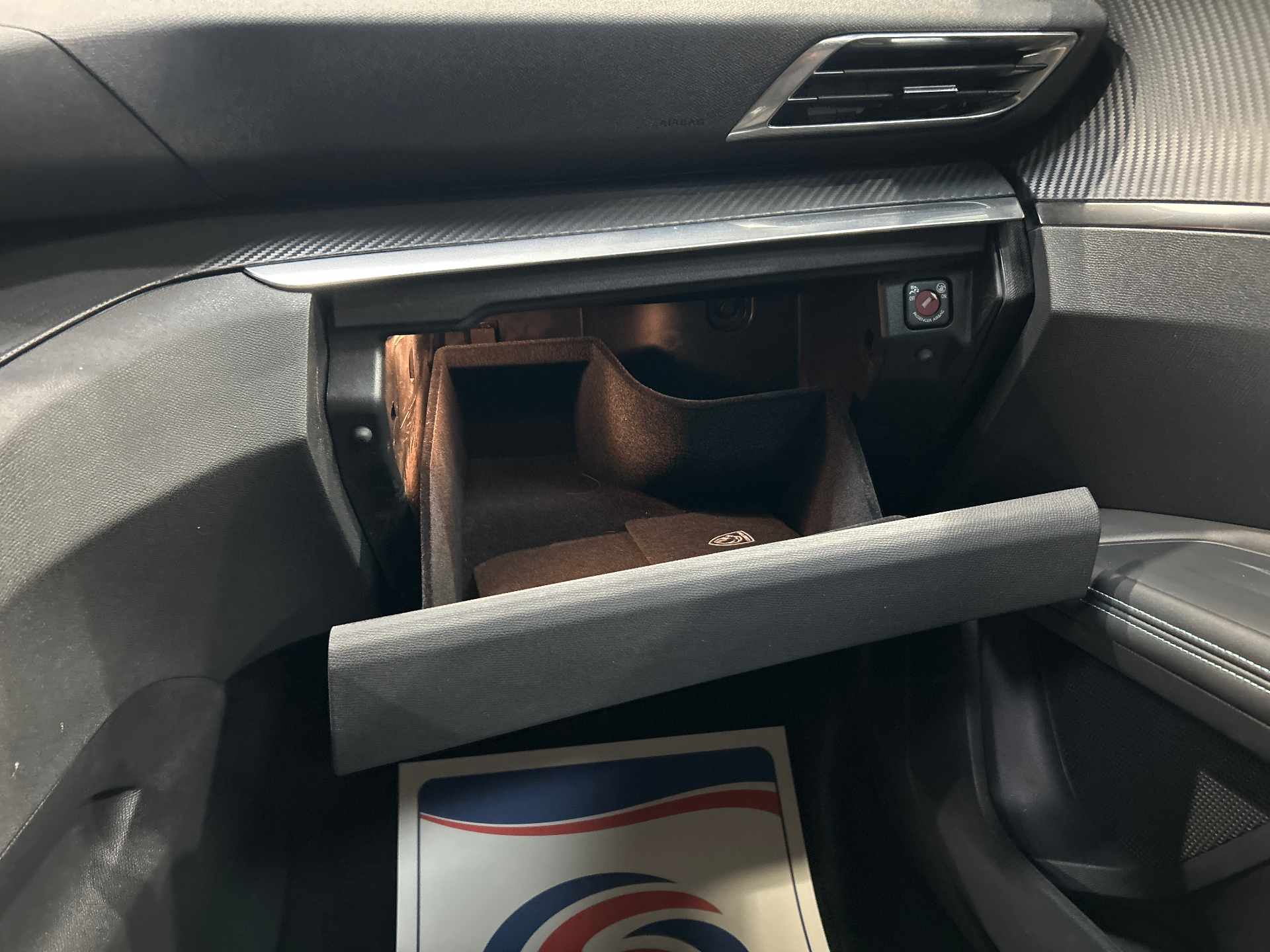 PEUGEOT 3008 Hybrid 180 e-EAT8 Allure Pack