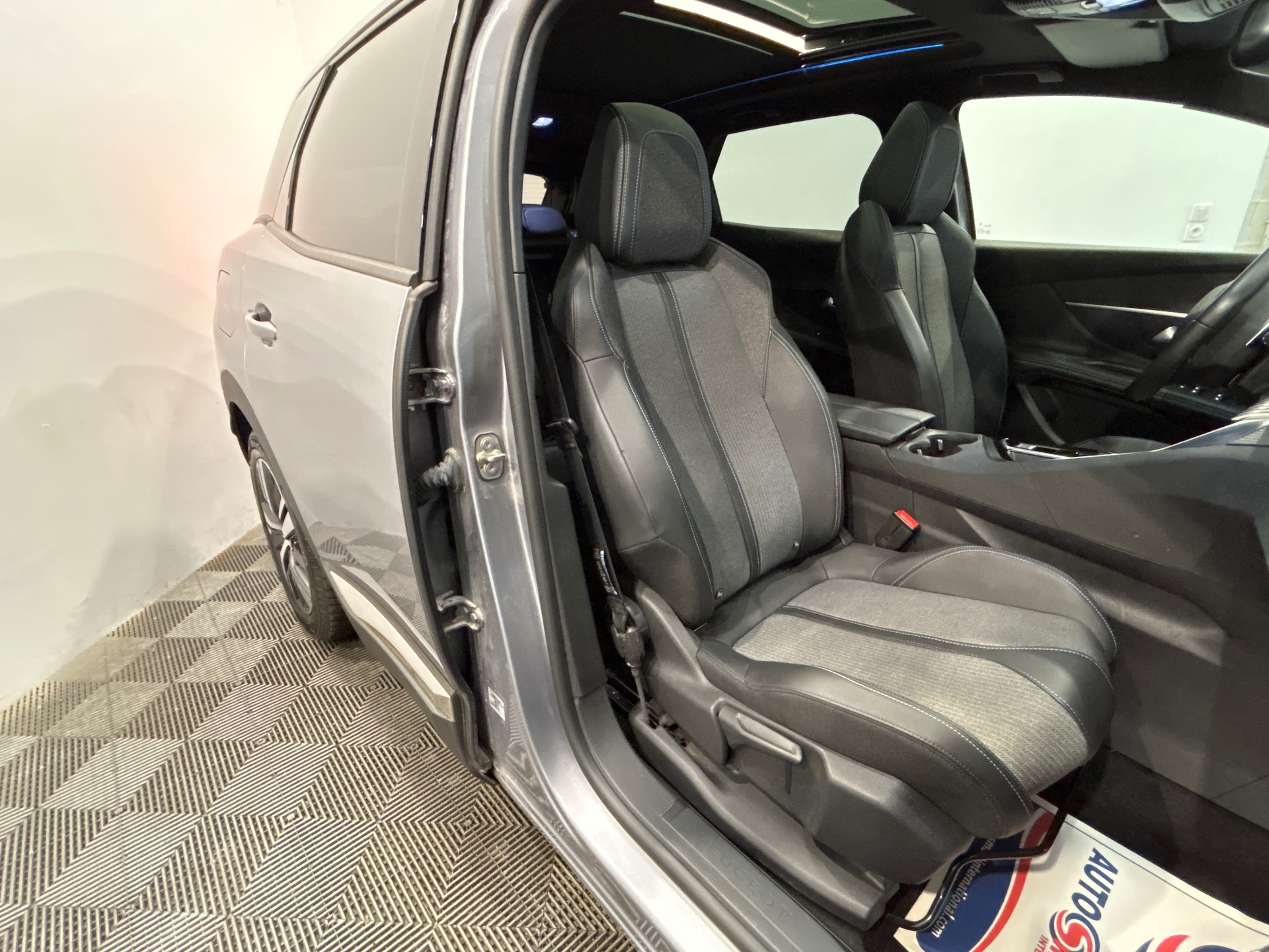 PEUGEOT 3008 Hybrid 180 e-EAT8 Allure Pack
