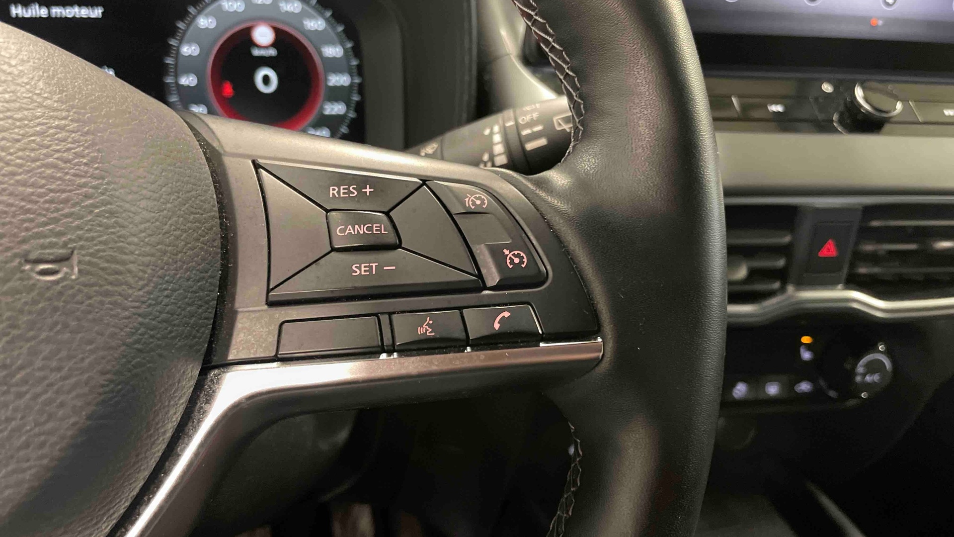 NISSAN JUKE 1.0 DIG-T 114 PS 6MT N-Connecta