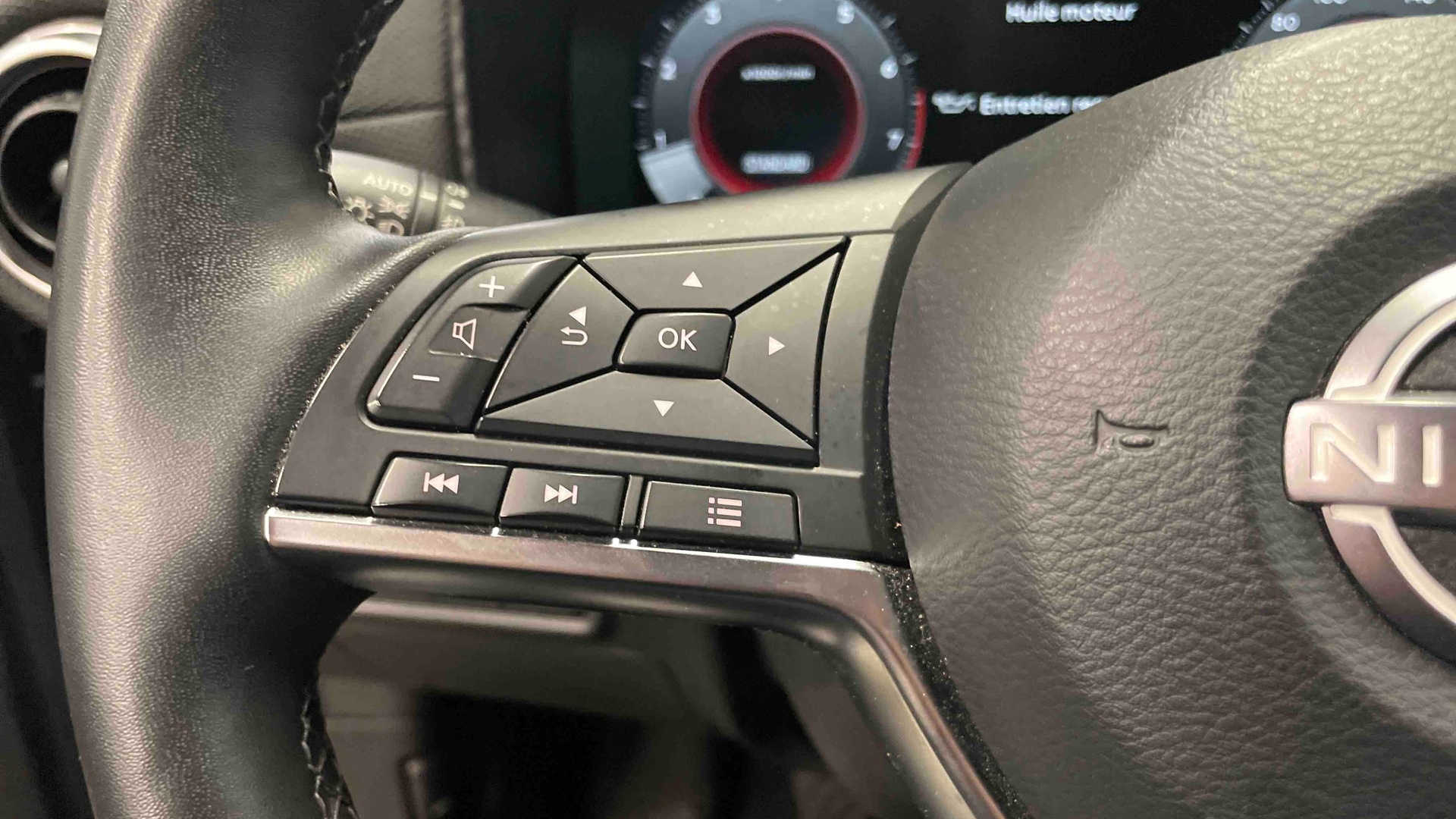 NISSAN JUKE 1.0 DIG-T 114 PS 6MT N-Connecta
