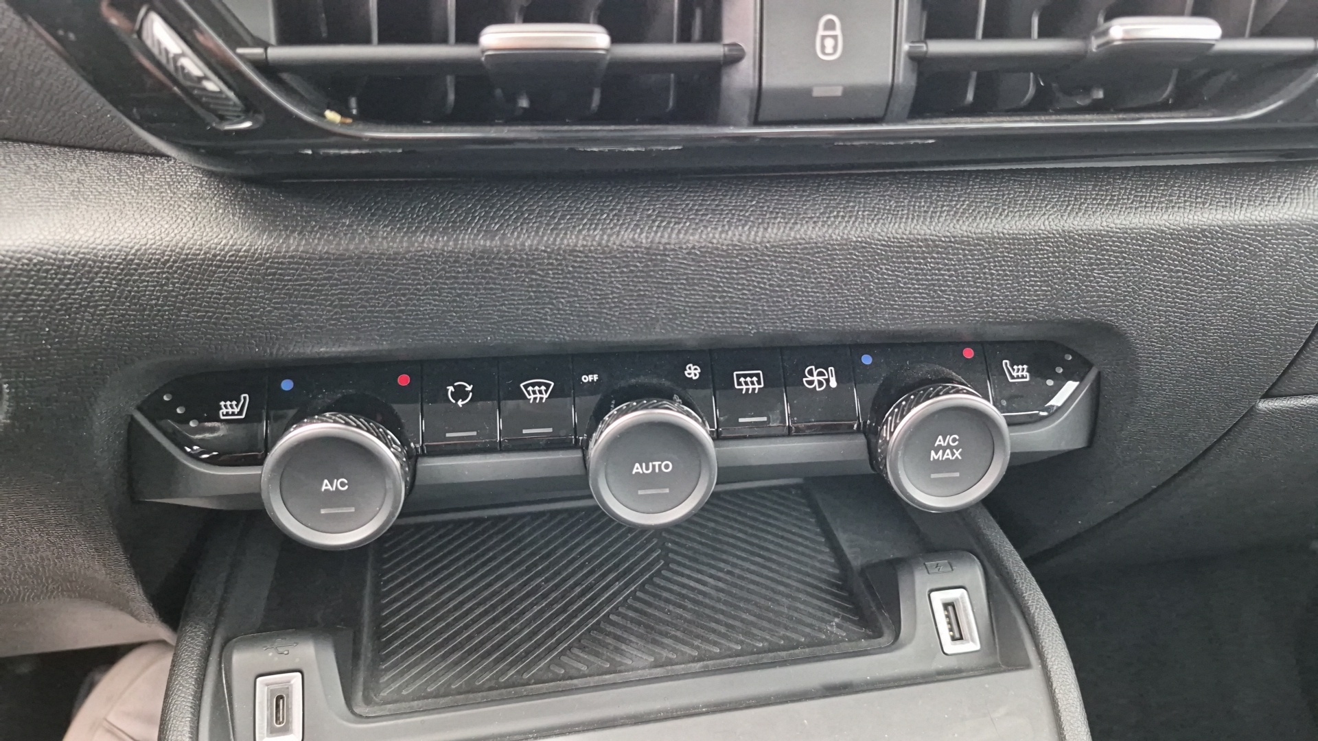 CITROEN C4 PureTech 130 BVM6 Plus