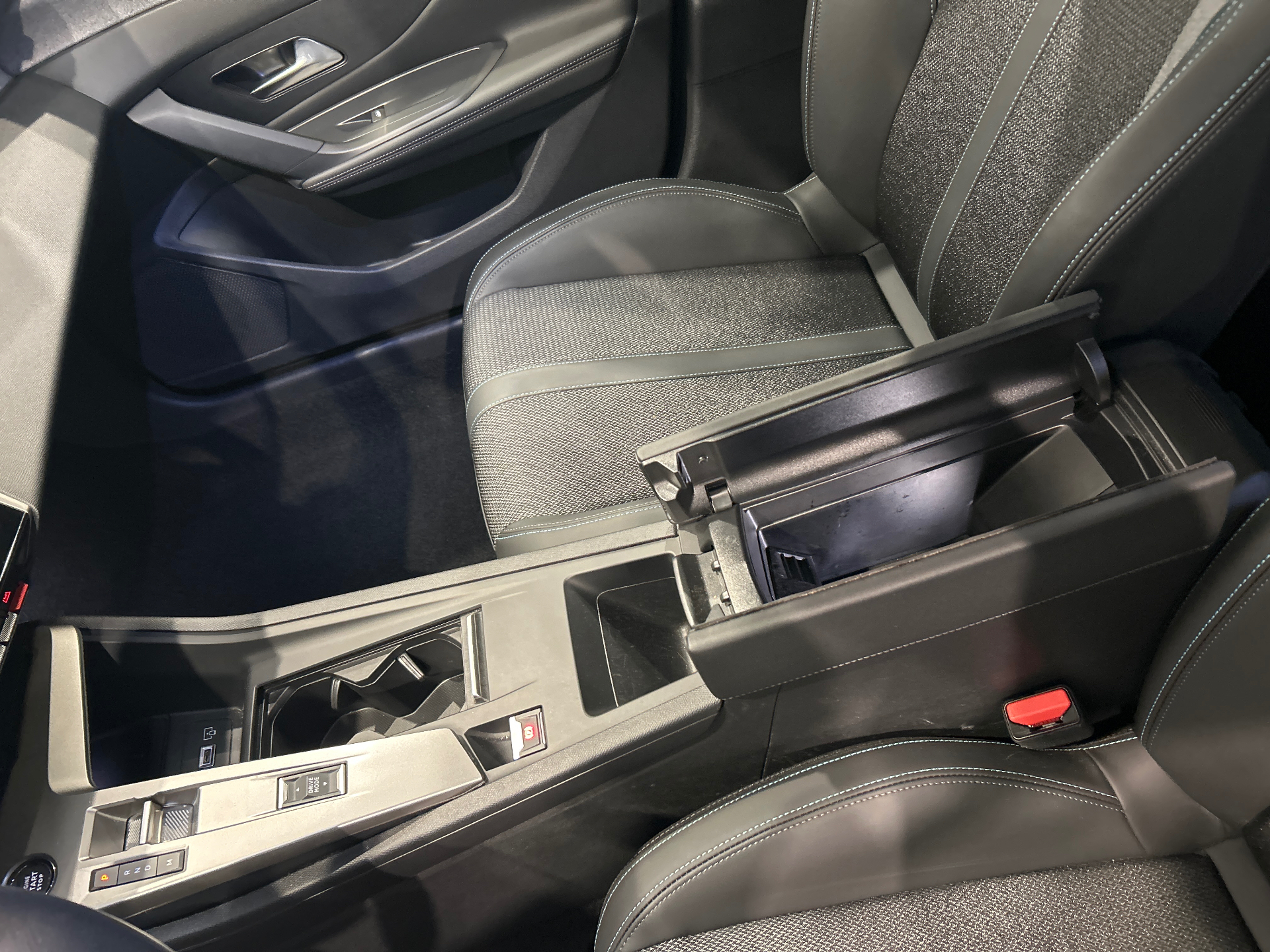 PEUGEOT 308 Allure Hybrid 145 ch e-DCS6