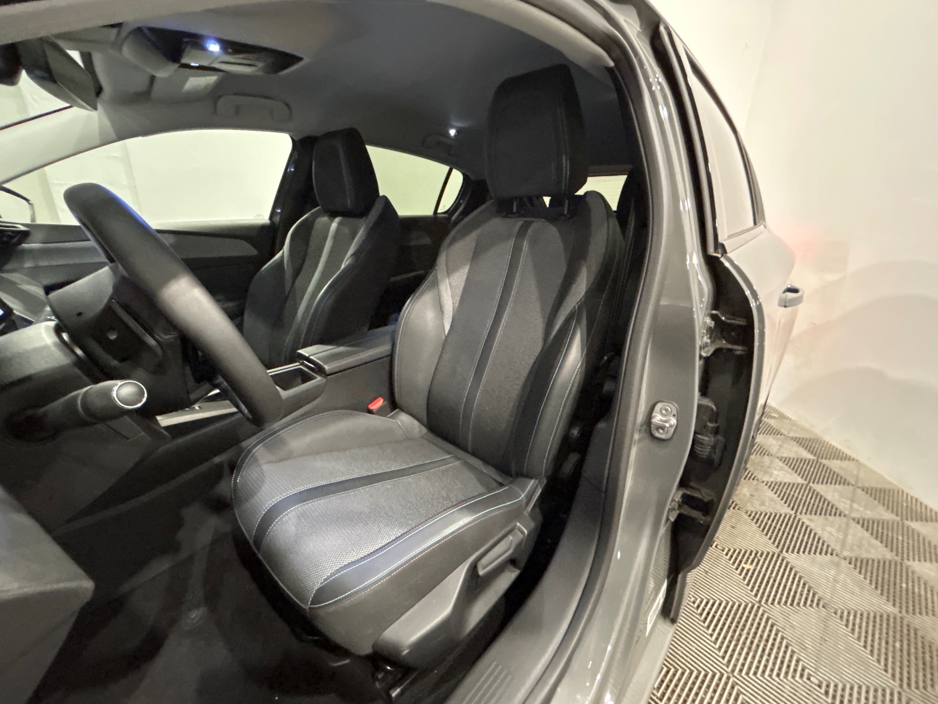 PEUGEOT 308 Allure Hybrid 145 ch e-DCS6