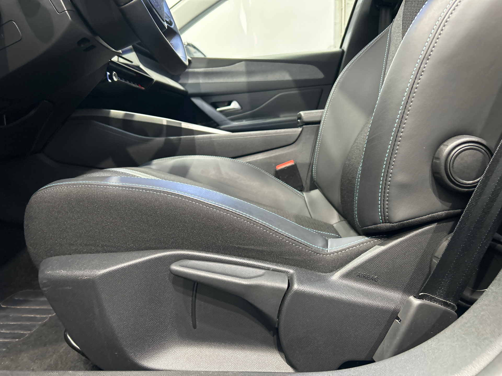 PEUGEOT 308 Allure Hybrid 145 ch e-DCS6