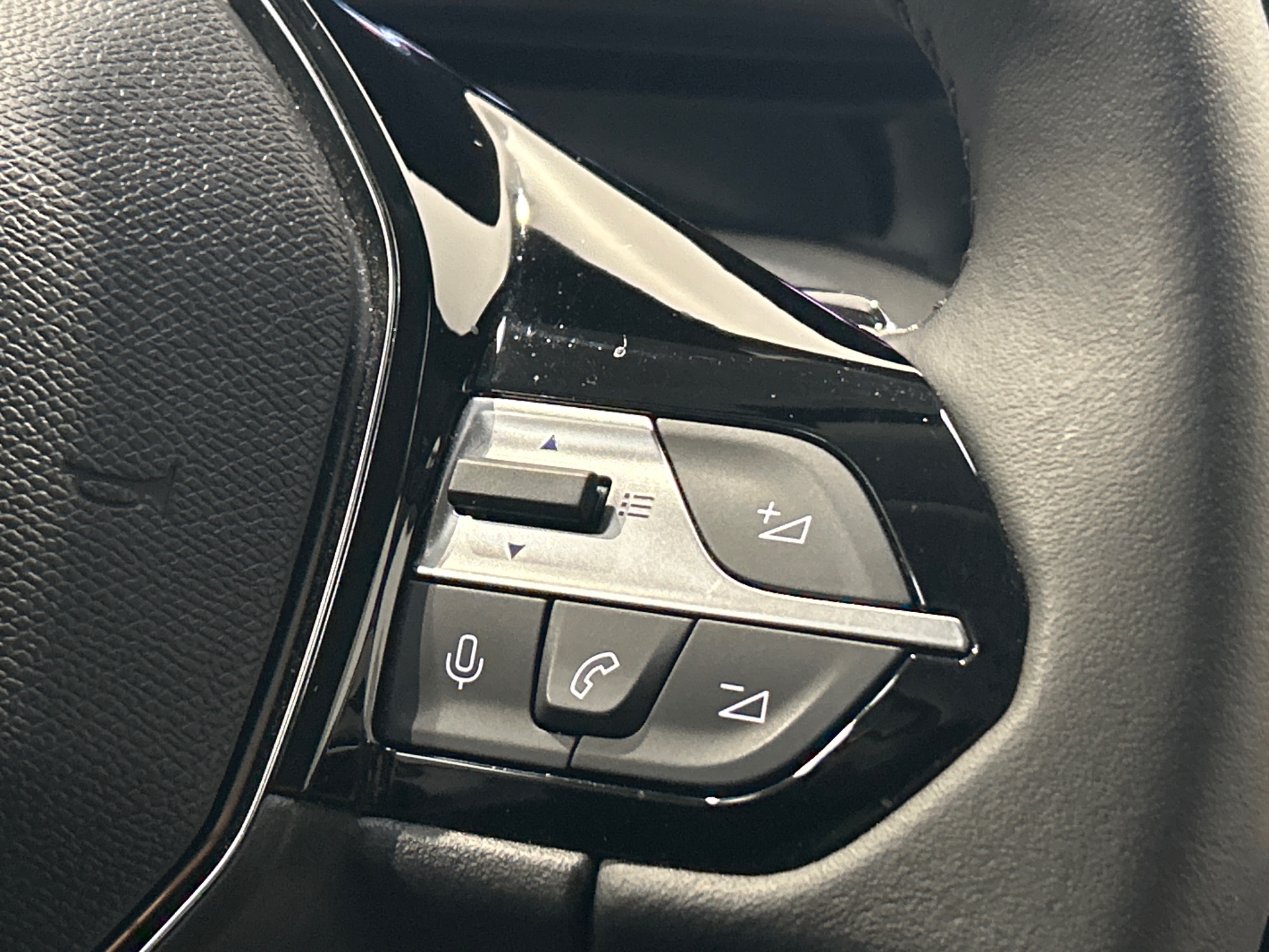 PEUGEOT 308 Allure Hybrid 145 ch e-DCS6