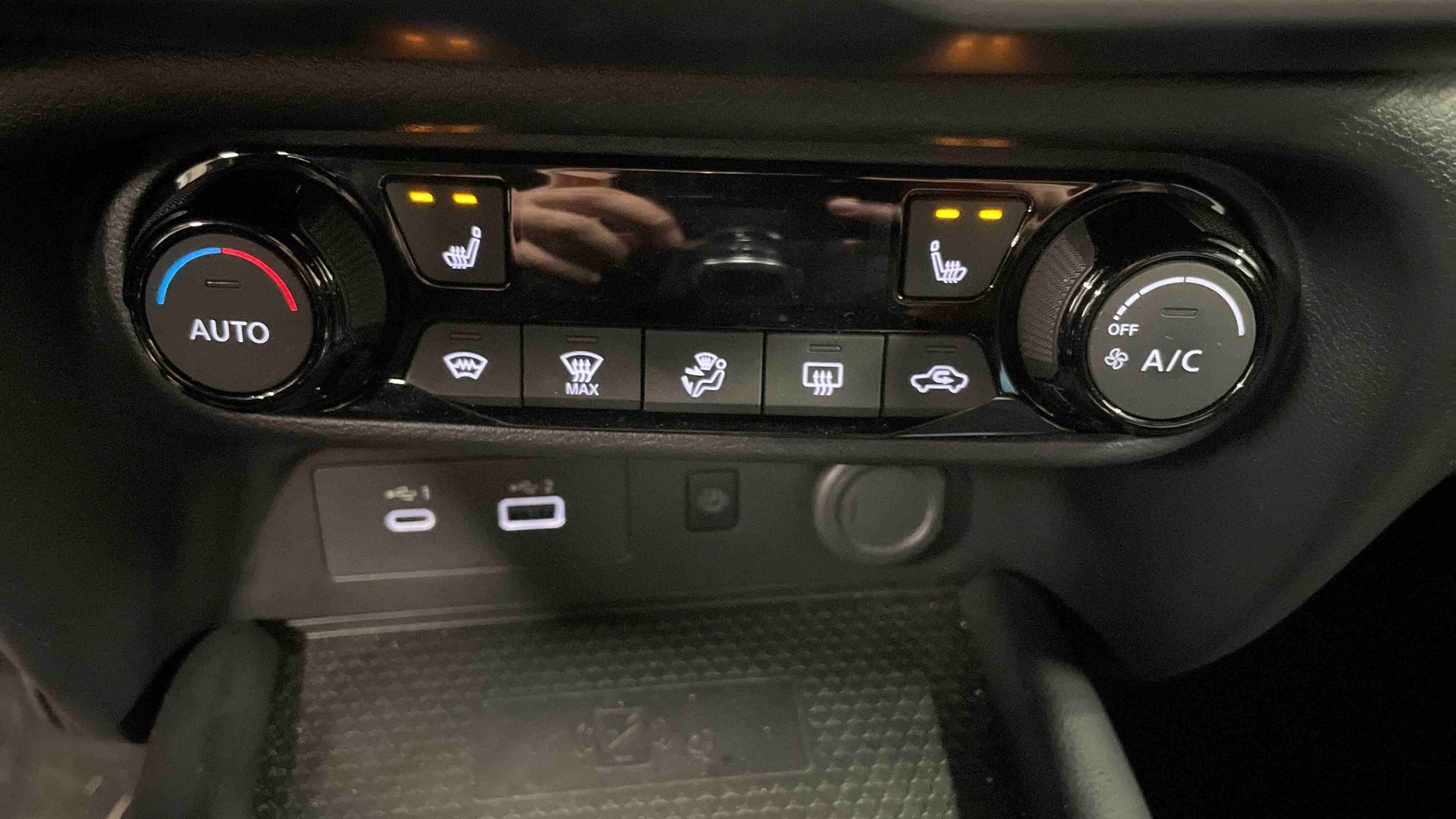 NISSAN JUKE 1.0 DIG-T 114 PS 6MT N-Connecta