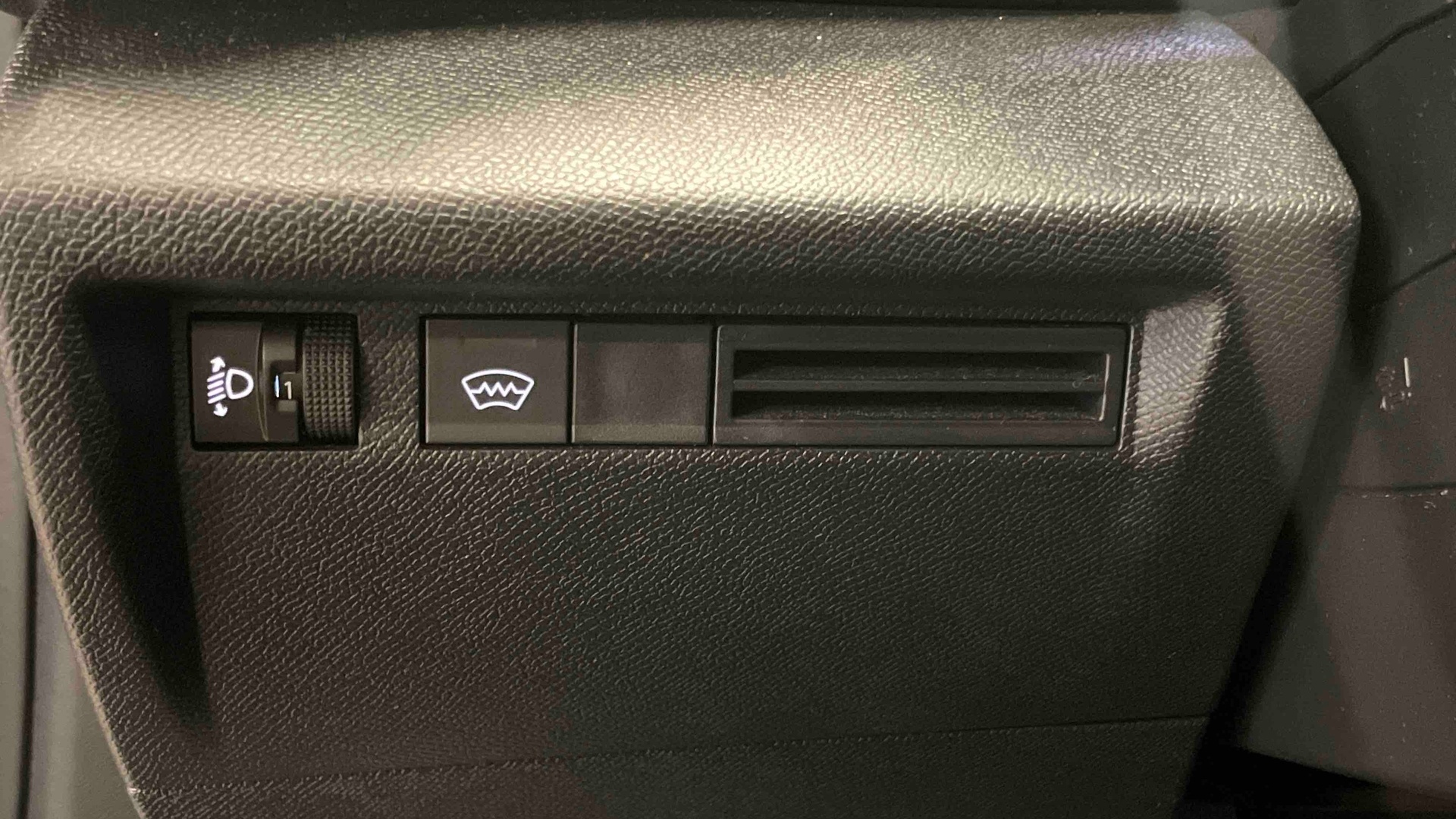 CITROEN C4 PureTech 130 BVM6 Plus