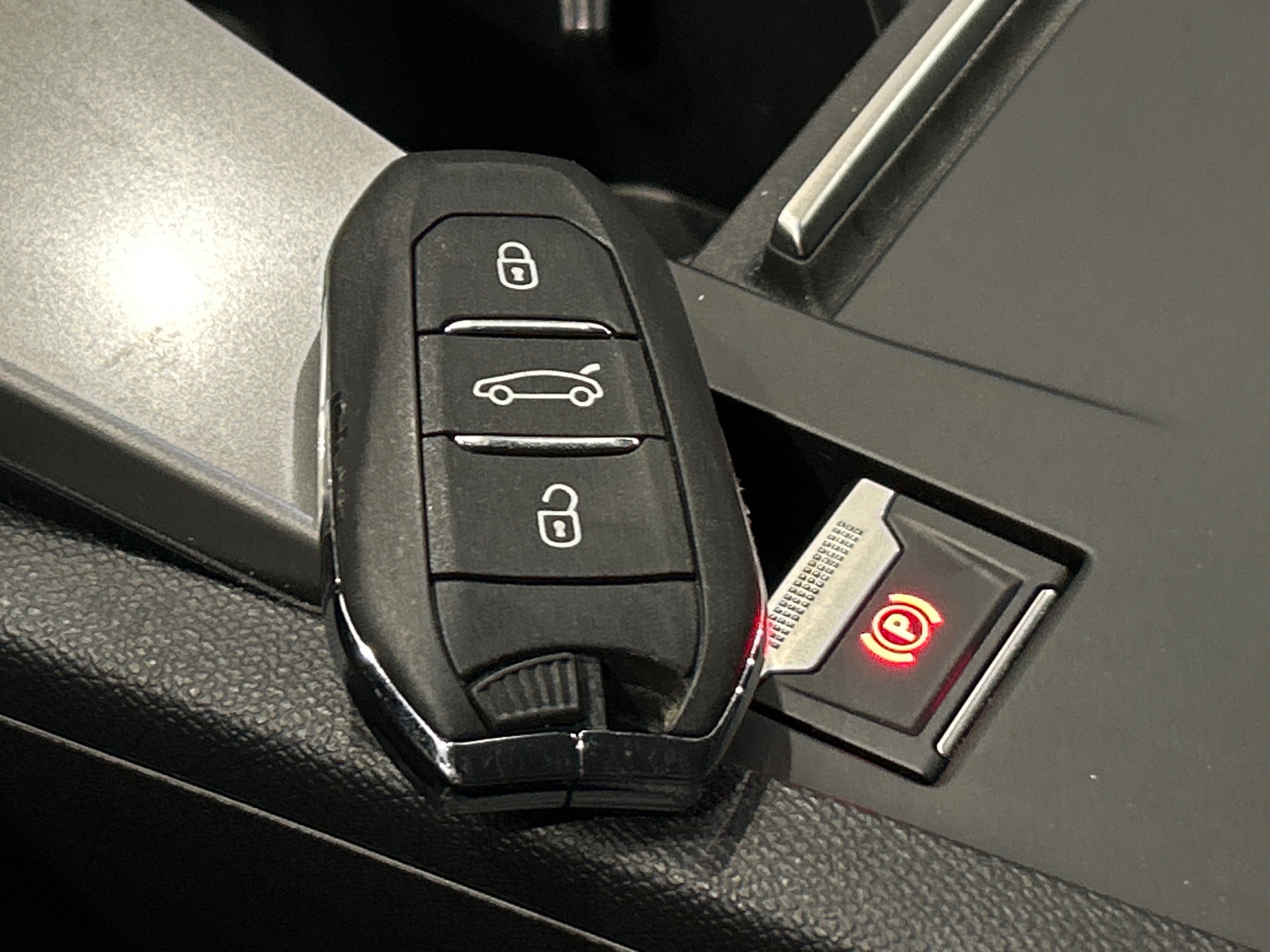 PEUGEOT 308 Allure Hybrid 145 ch e-DCS6