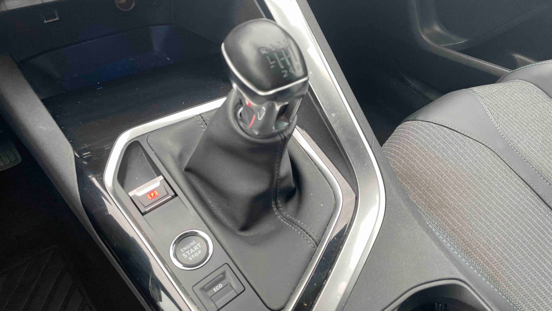 PEUGEOT 5008 ALLURE PK PTECH 130 S&S BVM6