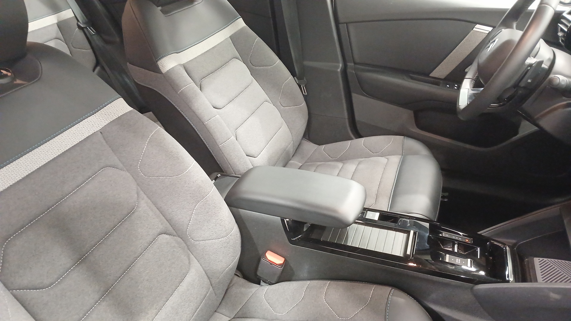 CITROEN C4 PureTech 130 EAT8 Plus