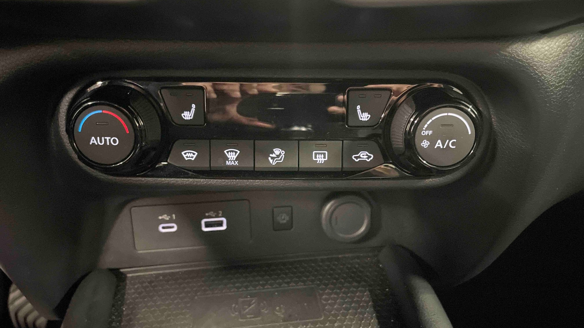 NISSAN JUKE 1.0 DIG-T 114 PS 6MT N-Connecta