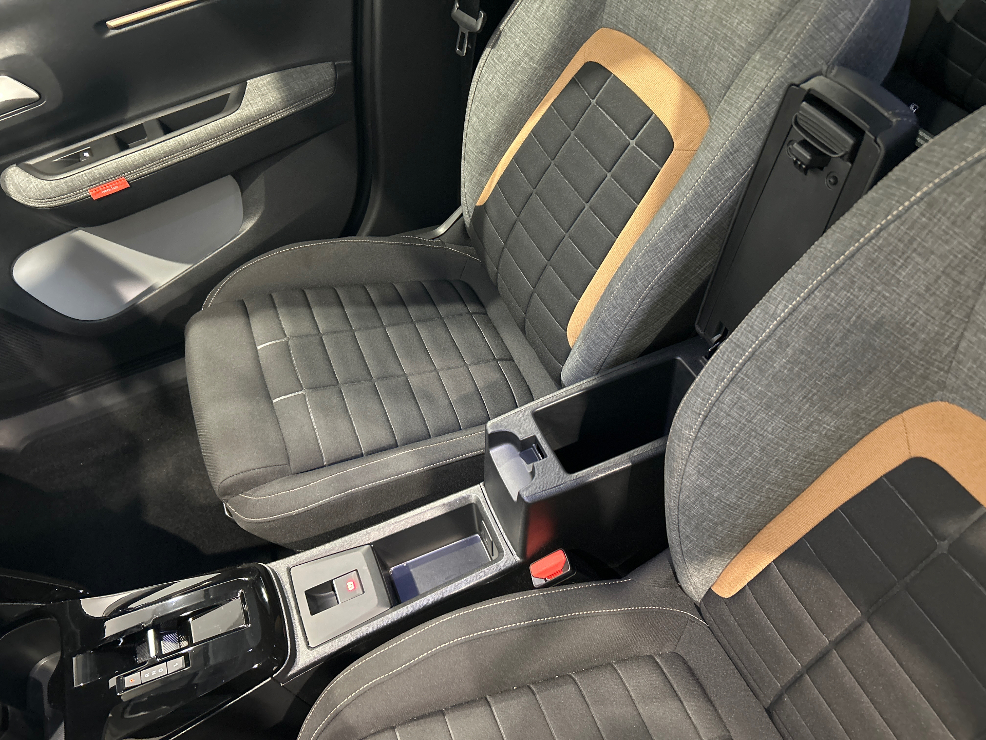 CITROEN C3 AIRCROSS Hybride 145 E-dcs6 PLUS
