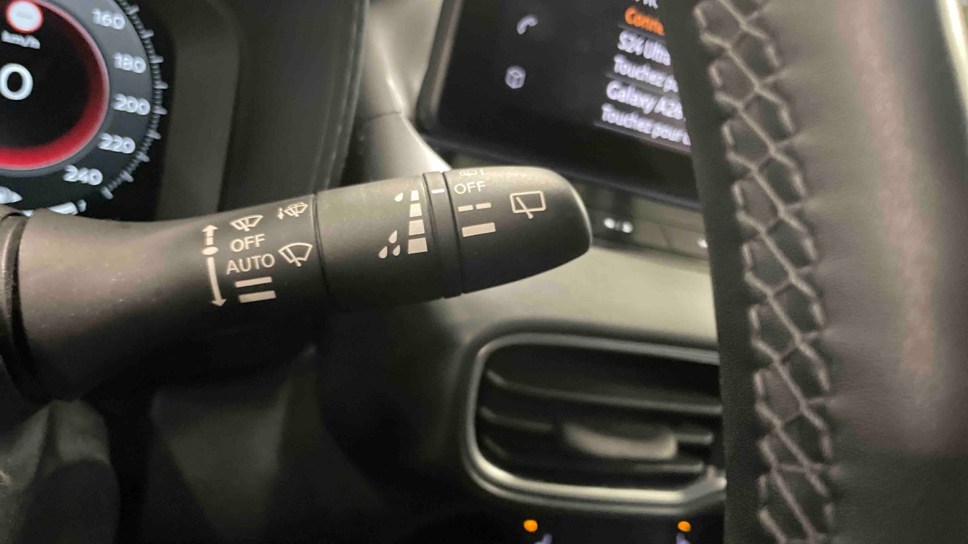 NISSAN JUKE 1.0 DIG-T 114 PS 6MT N-Connecta