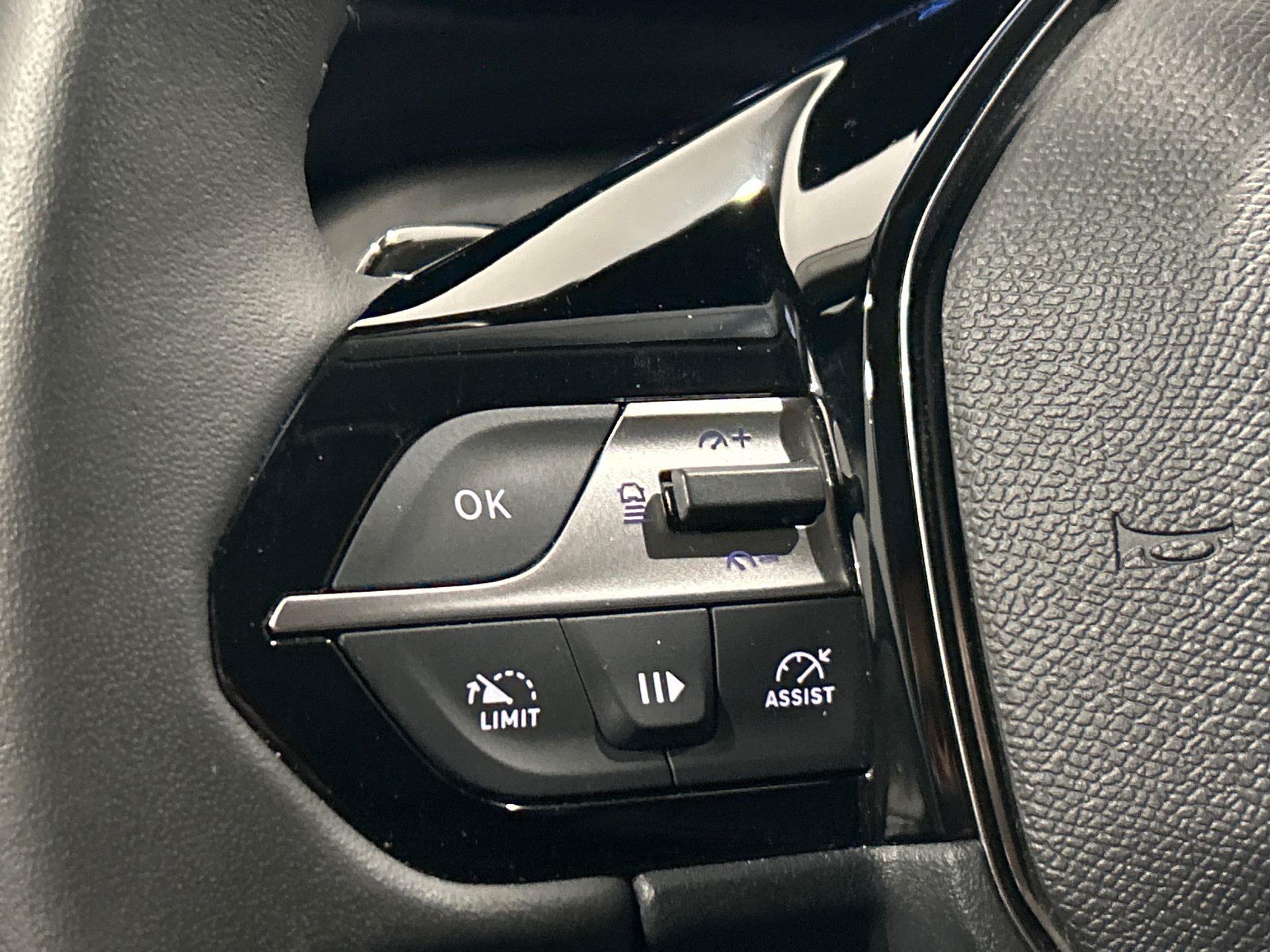 PEUGEOT 308 Allure Hybrid 145 ch e-DCS6