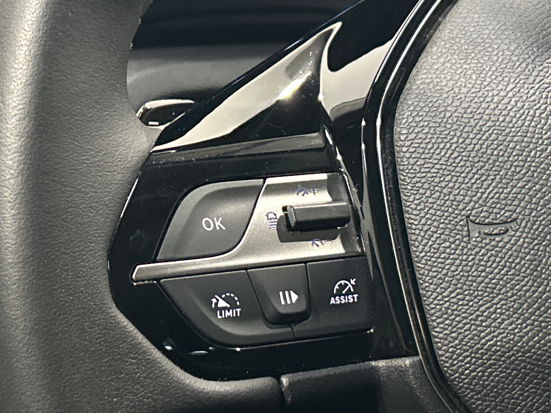 PEUGEOT 308 Allure Hybrid 145 ch e-DCS6