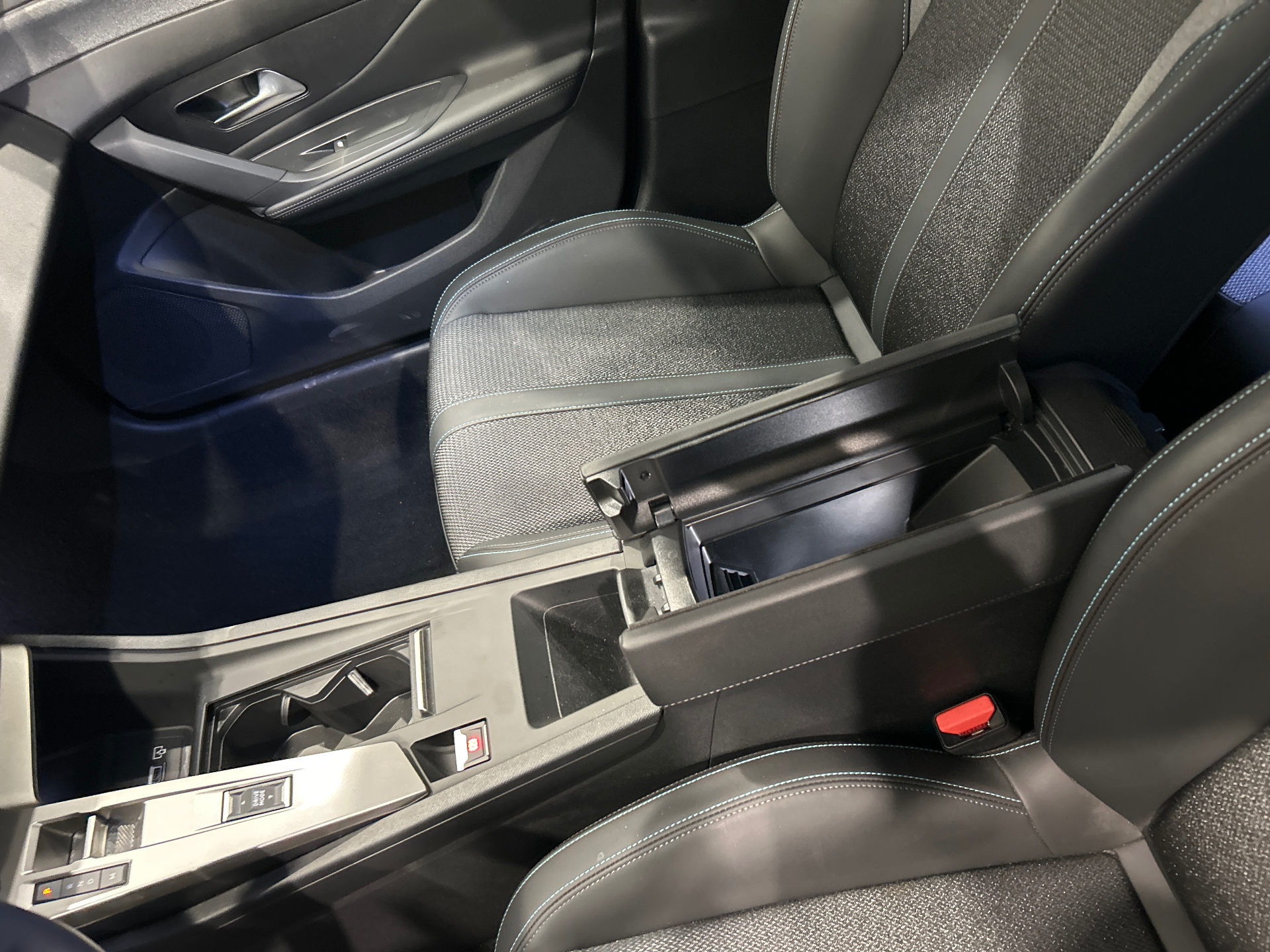 PEUGEOT 308 Allure Hybrid 145 ch e-DCS6