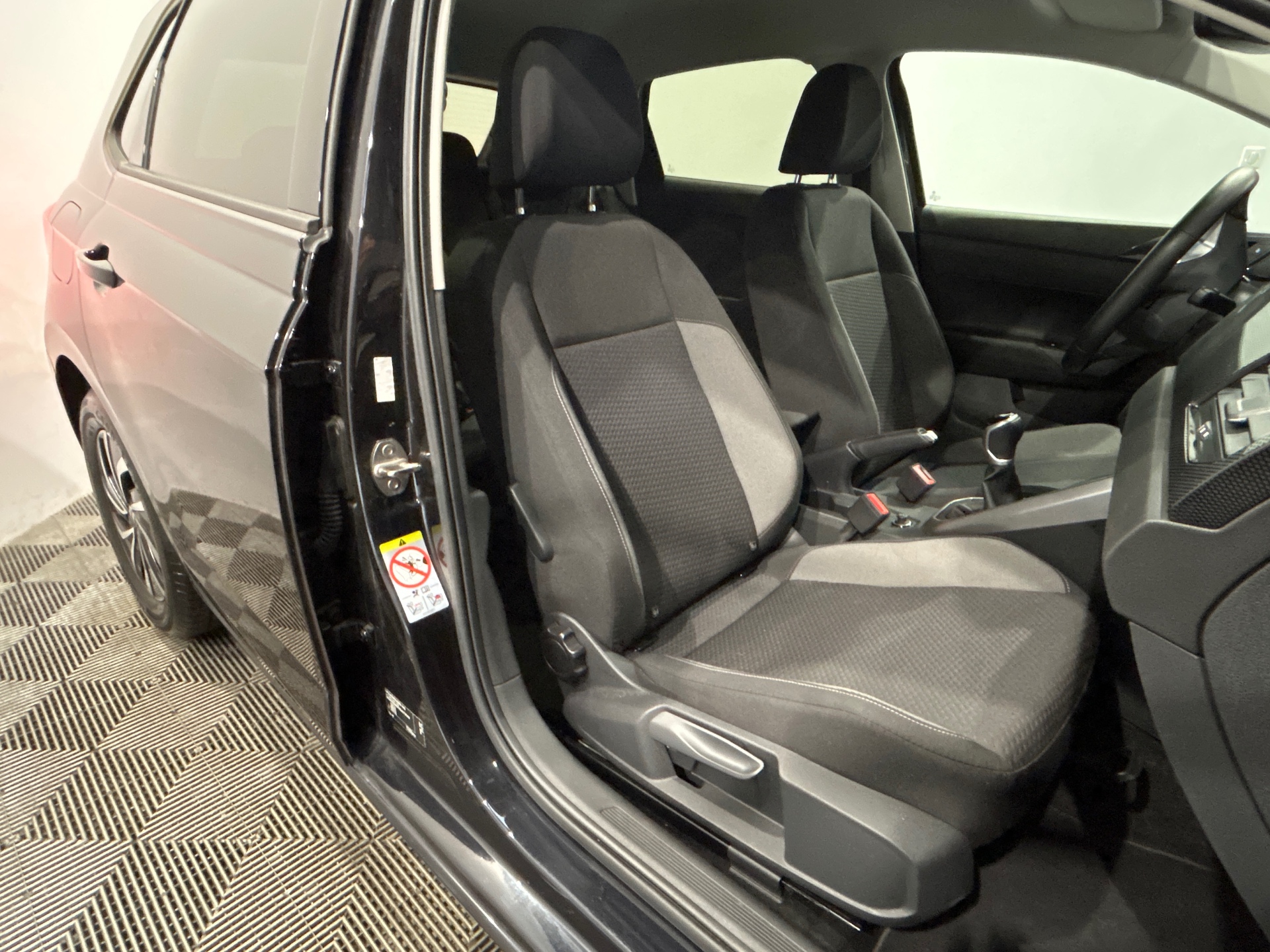 VOLKSWAGEN POLO VW Edition 1.0 TSI 95