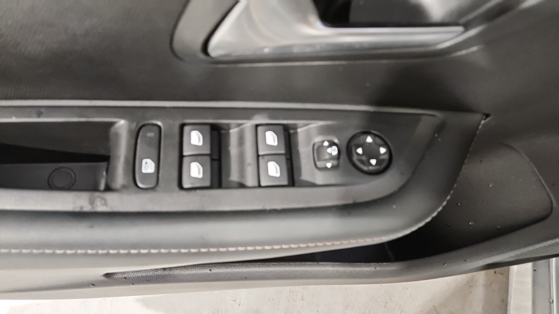PEUGEOT 208 PureTech 100 S&S BVM6 Allure