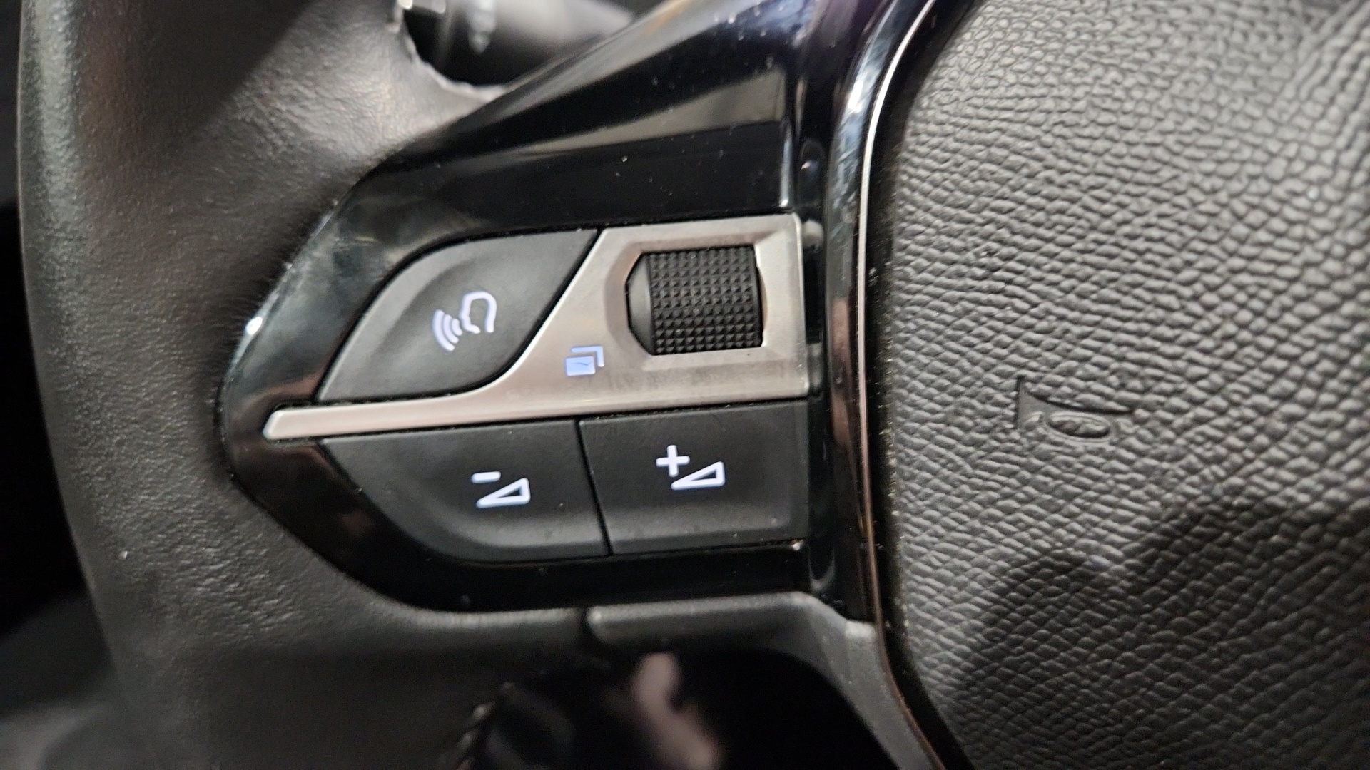 PEUGEOT 208 PureTech 100 S&S BVM6 Allure