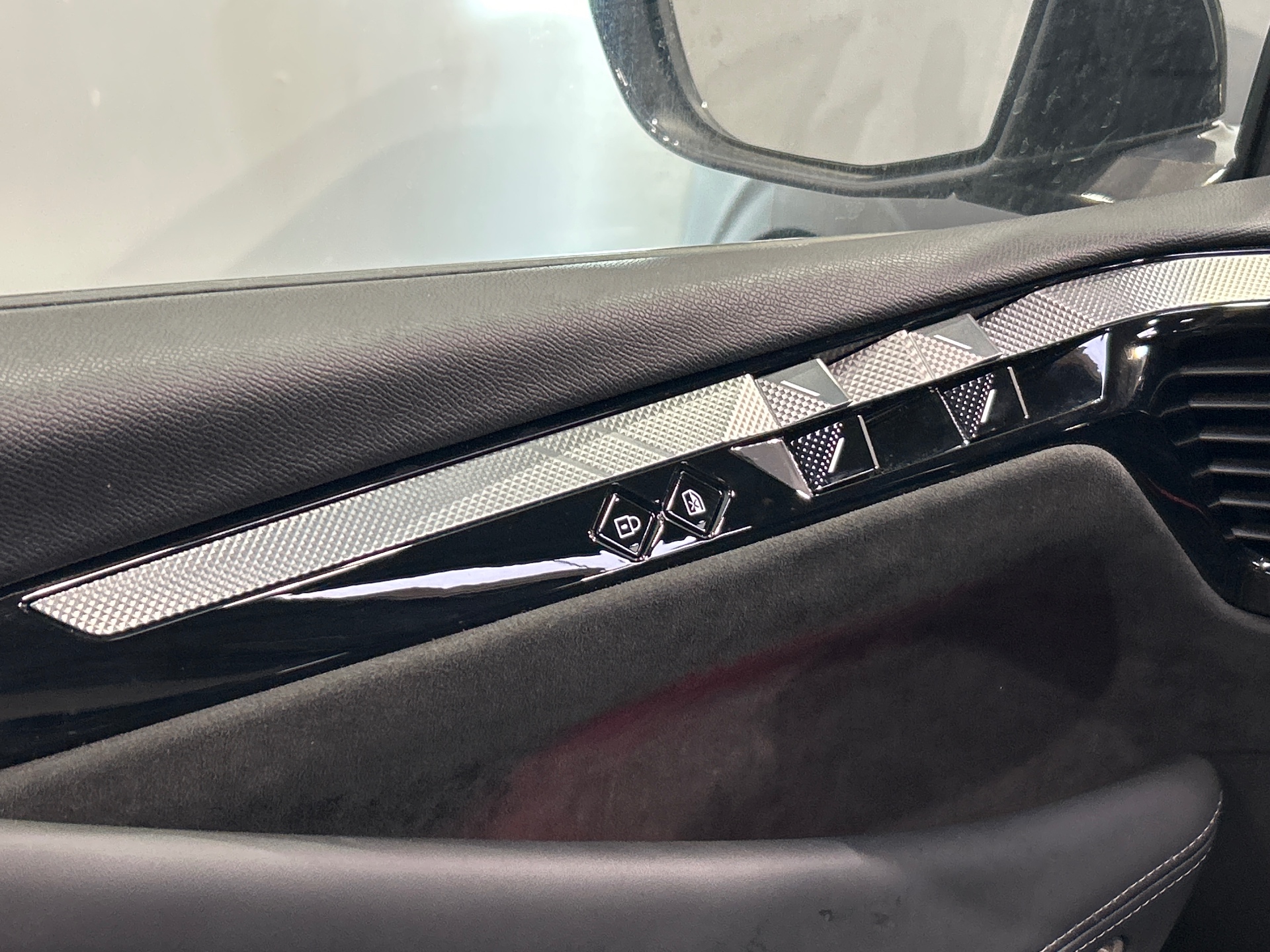 DS DS 4 4 HYBRIDE ÉTOILE  - ALCANTARA®