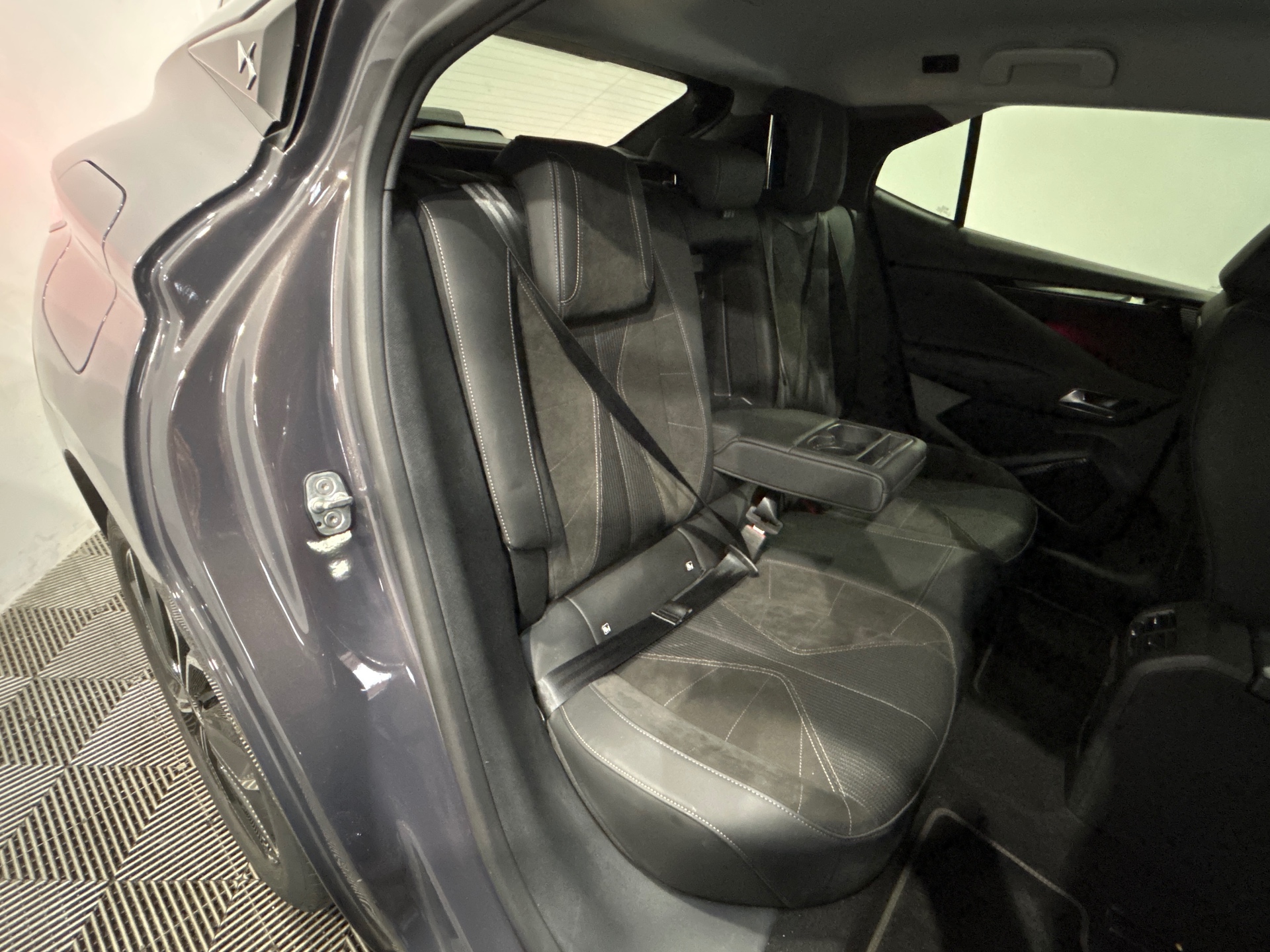 DS DS 4 4 HYBRIDE ÉTOILE  - ALCANTARA®
