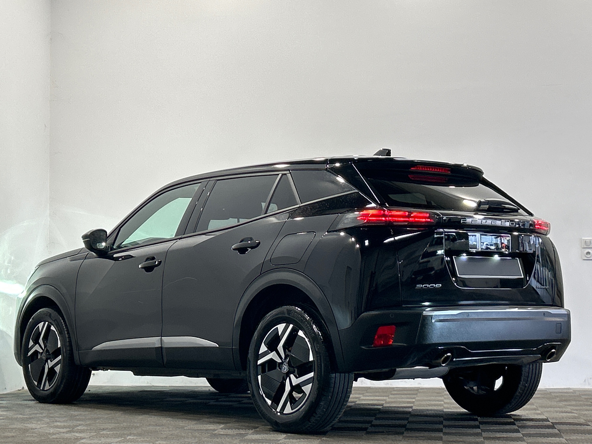 PEUGEOT 2008 Allure Hybrid 145 ch e-DCS6