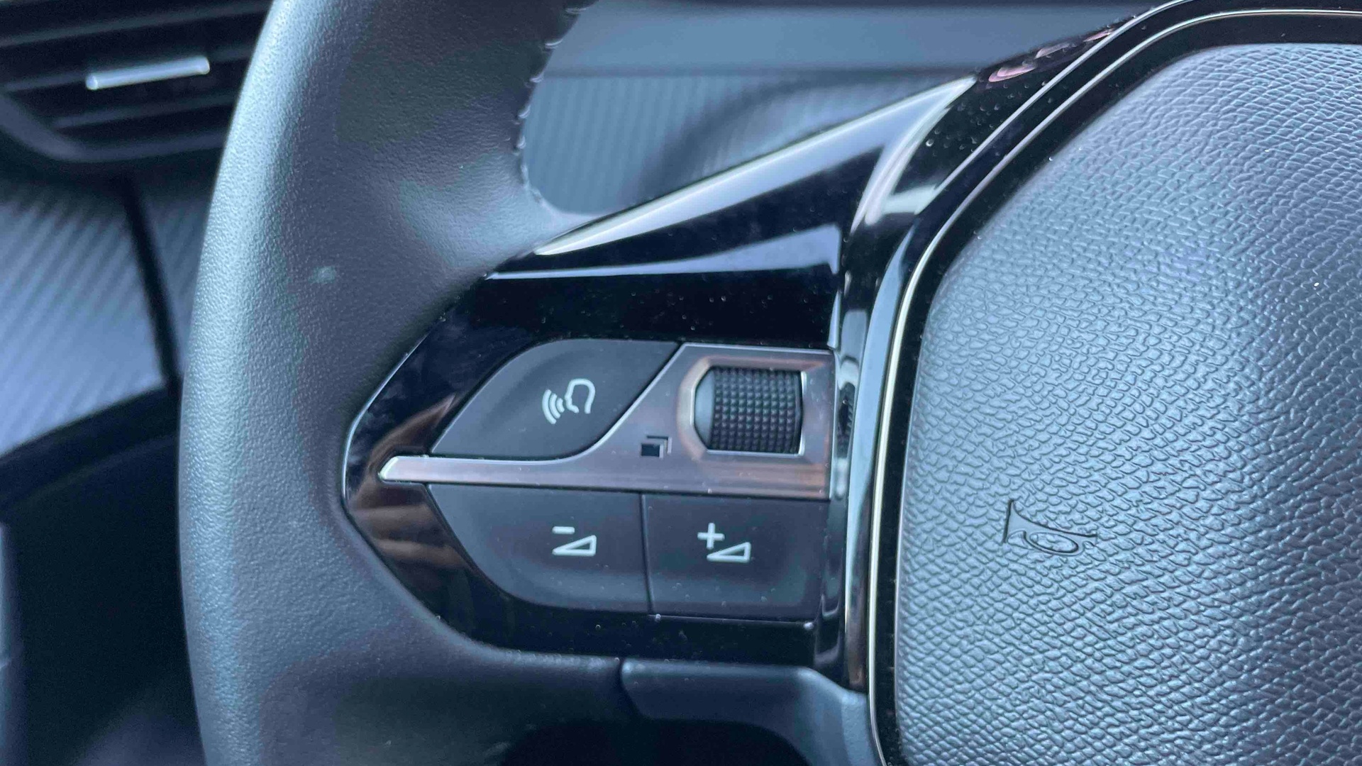 PEUGEOT 2008 Hybrid 145 ch e-DCS6 Allure