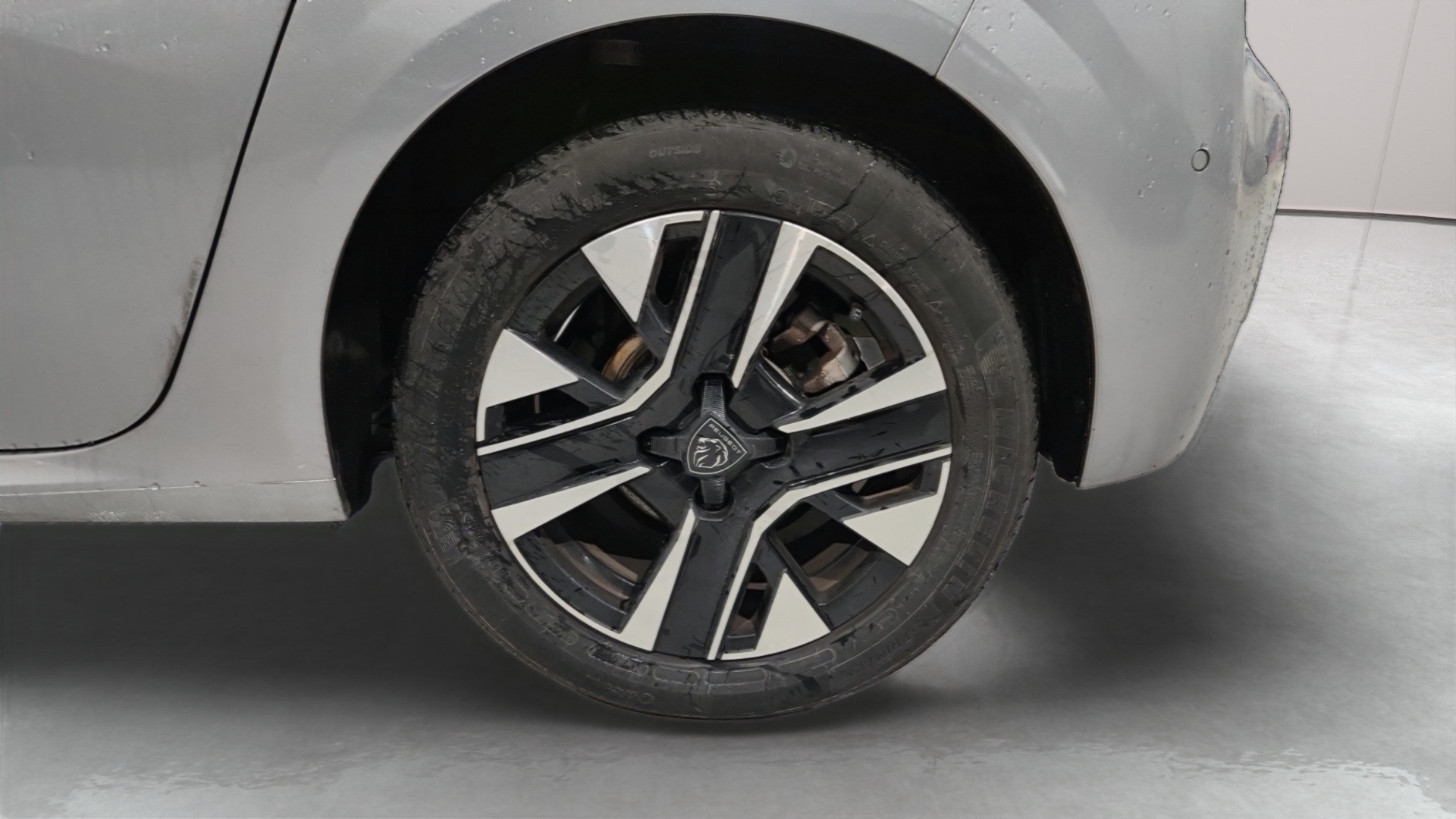 PEUGEOT 208 PureTech 100 S&S BVM6 Allure