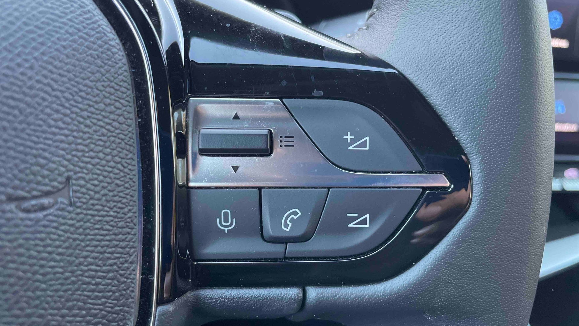 PEUGEOT 308 Hybrid 145 e-DCS6 Allure