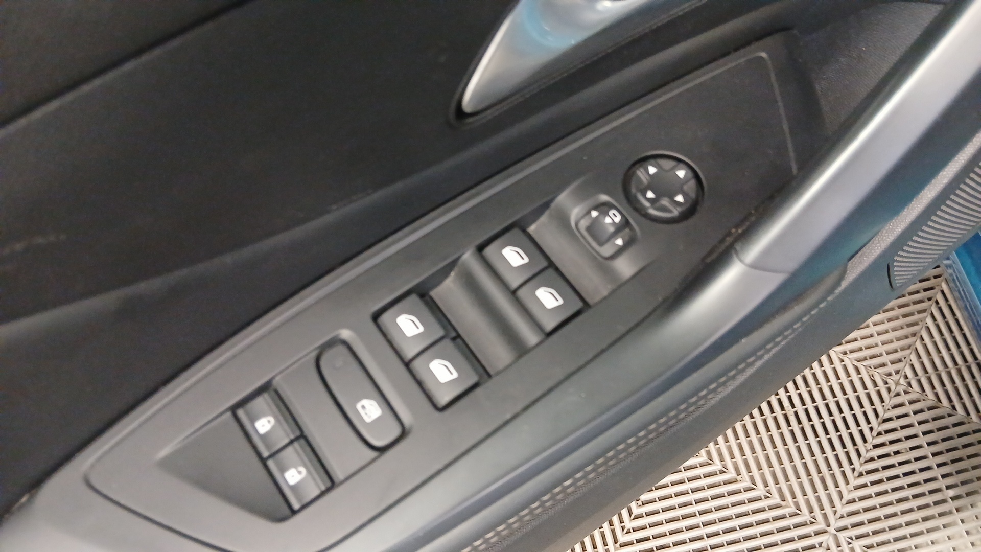 PEUGEOT 308 ALLURE HYBRID 180 E-EAT8
