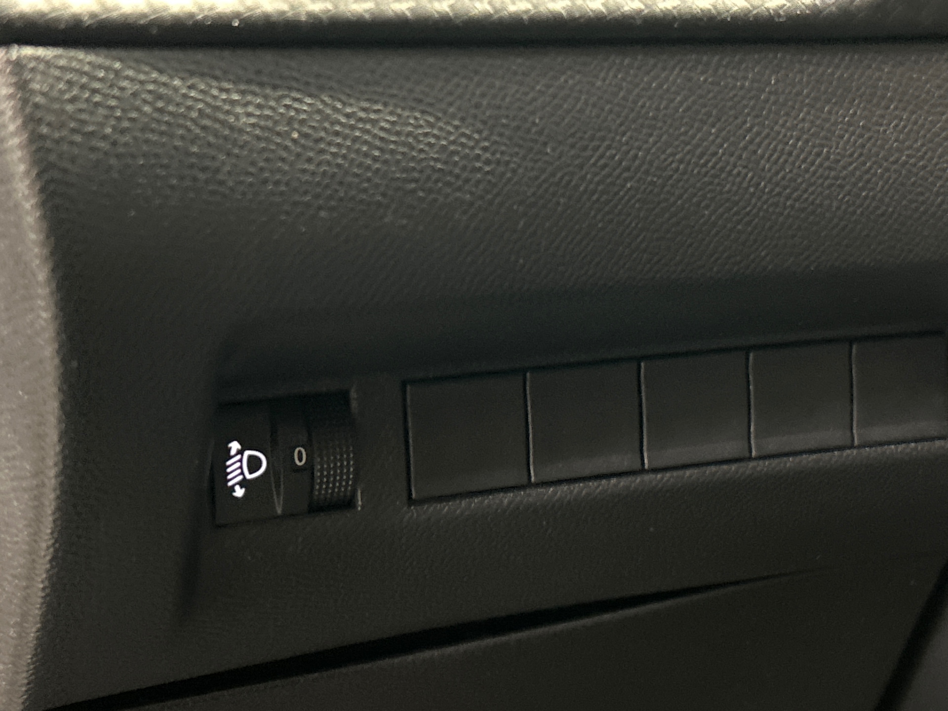 PEUGEOT 208 ALL PT100 BVM