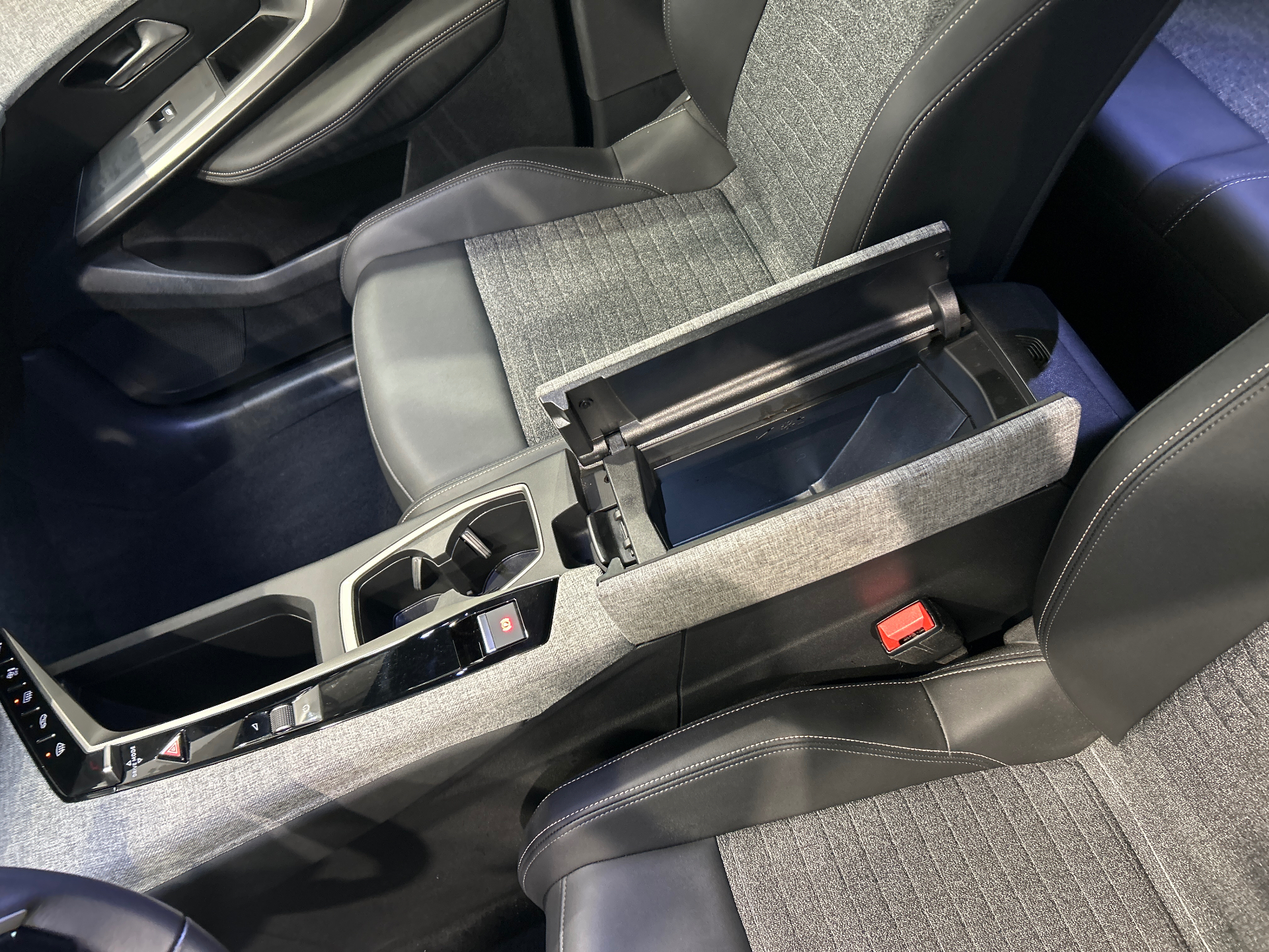 PEUGEOT 3008 Allure Hybrid 145 ch e-DCS6