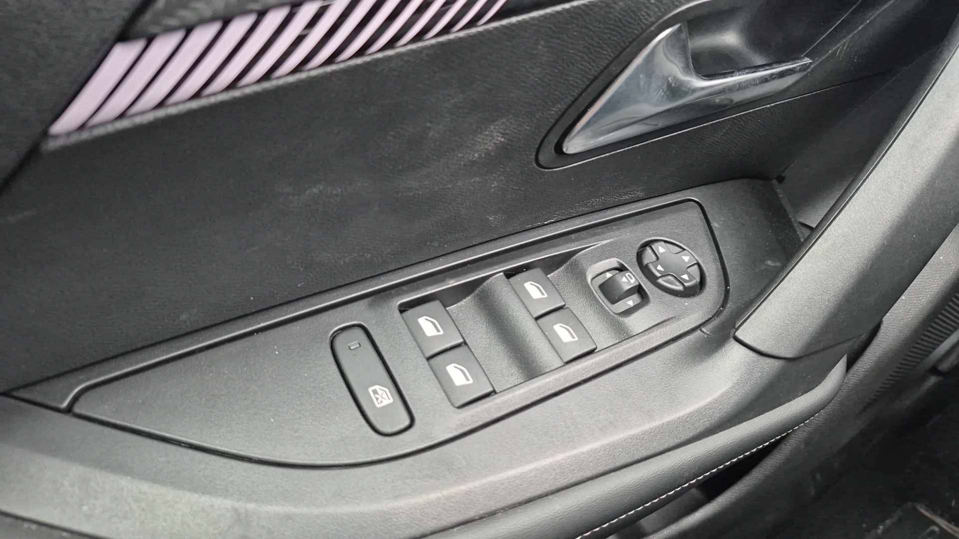 PEUGEOT 2008 Allure Hybrid 145 ch e-DCS6