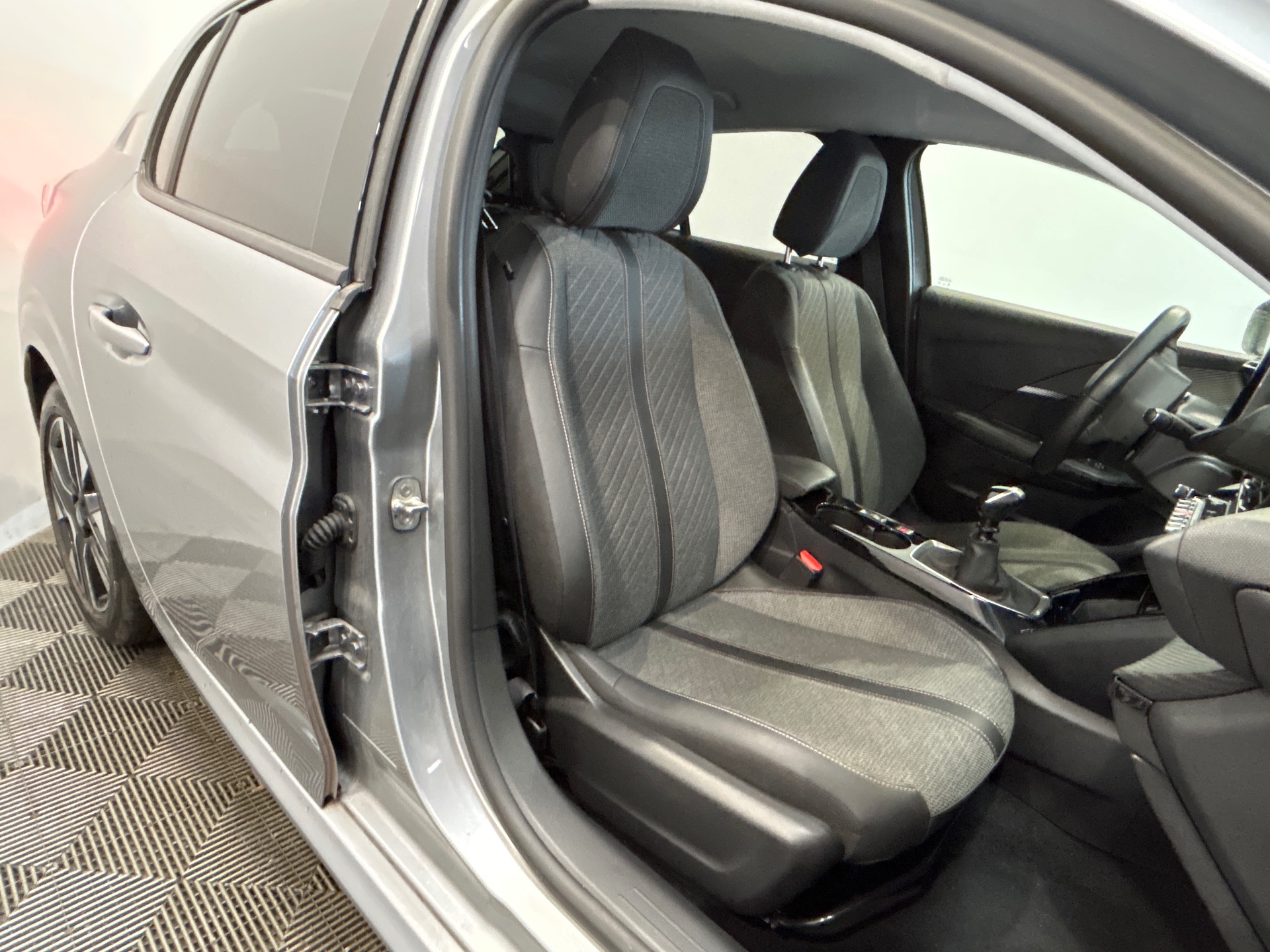 PEUGEOT 208 ALL PT100 BVM