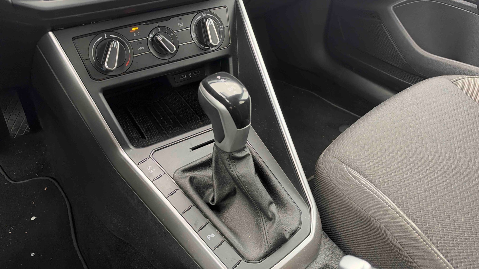 VOLKSWAGEN POLO Edition 1.0 TSI 95 DSG