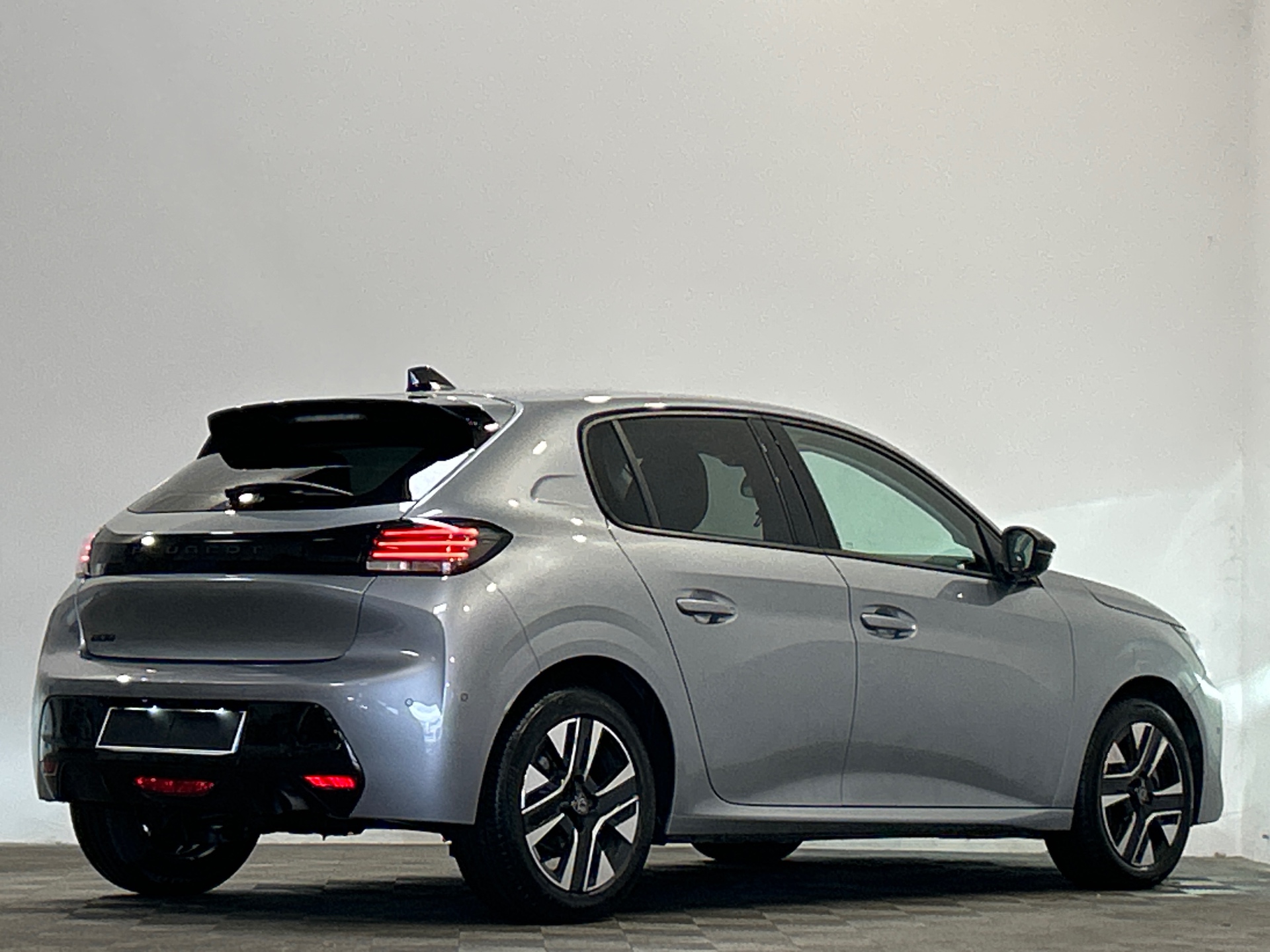 PEUGEOT 208 ALL PT100 BVM